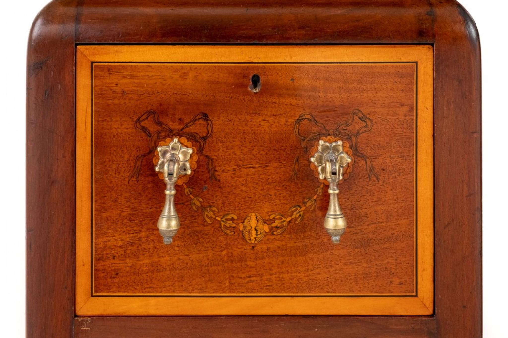 Late 19th Century Sheraton Pedestal Desk Shaped Marquetry Inlay For Sale