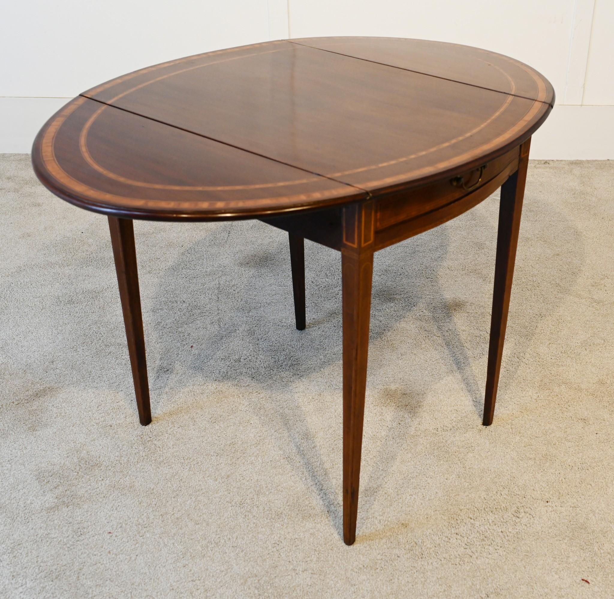 Georgien Sheraton Pembroke table à feuilles tombantes géorgienne 1790 en vente