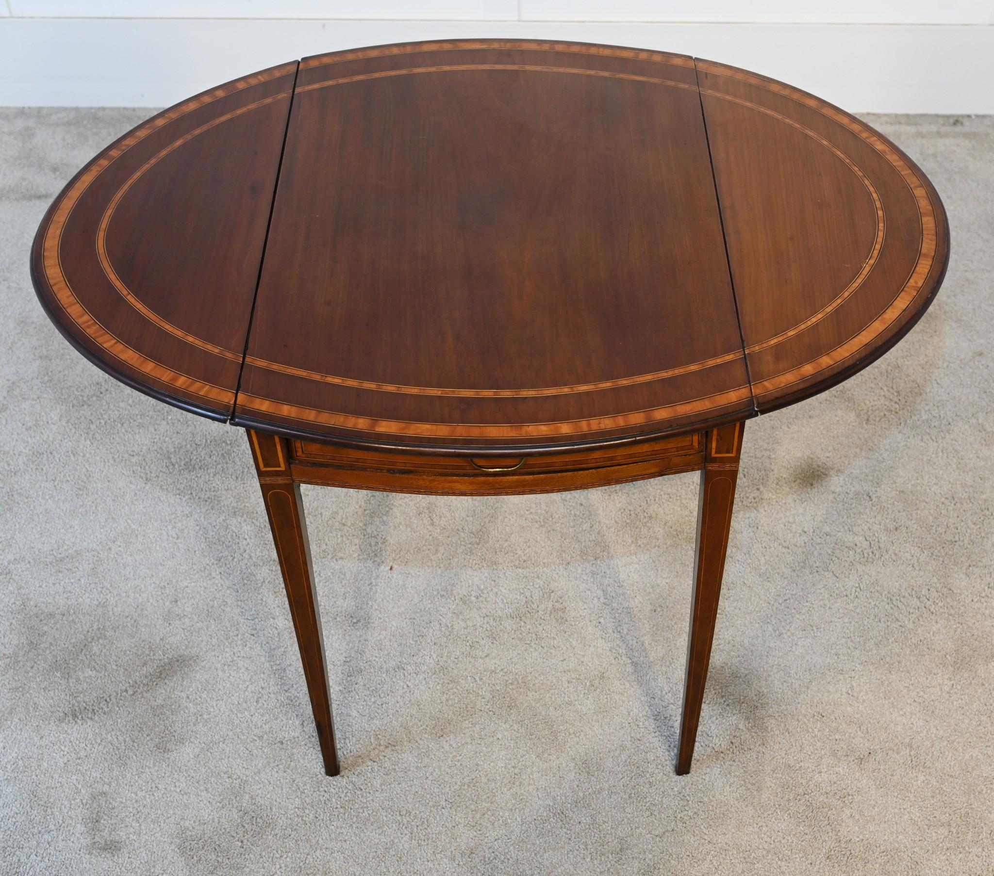 Sheraton Pembroke table à feuilles tombantes géorgienne 1790 Bon état - En vente à Potters Bar, GB