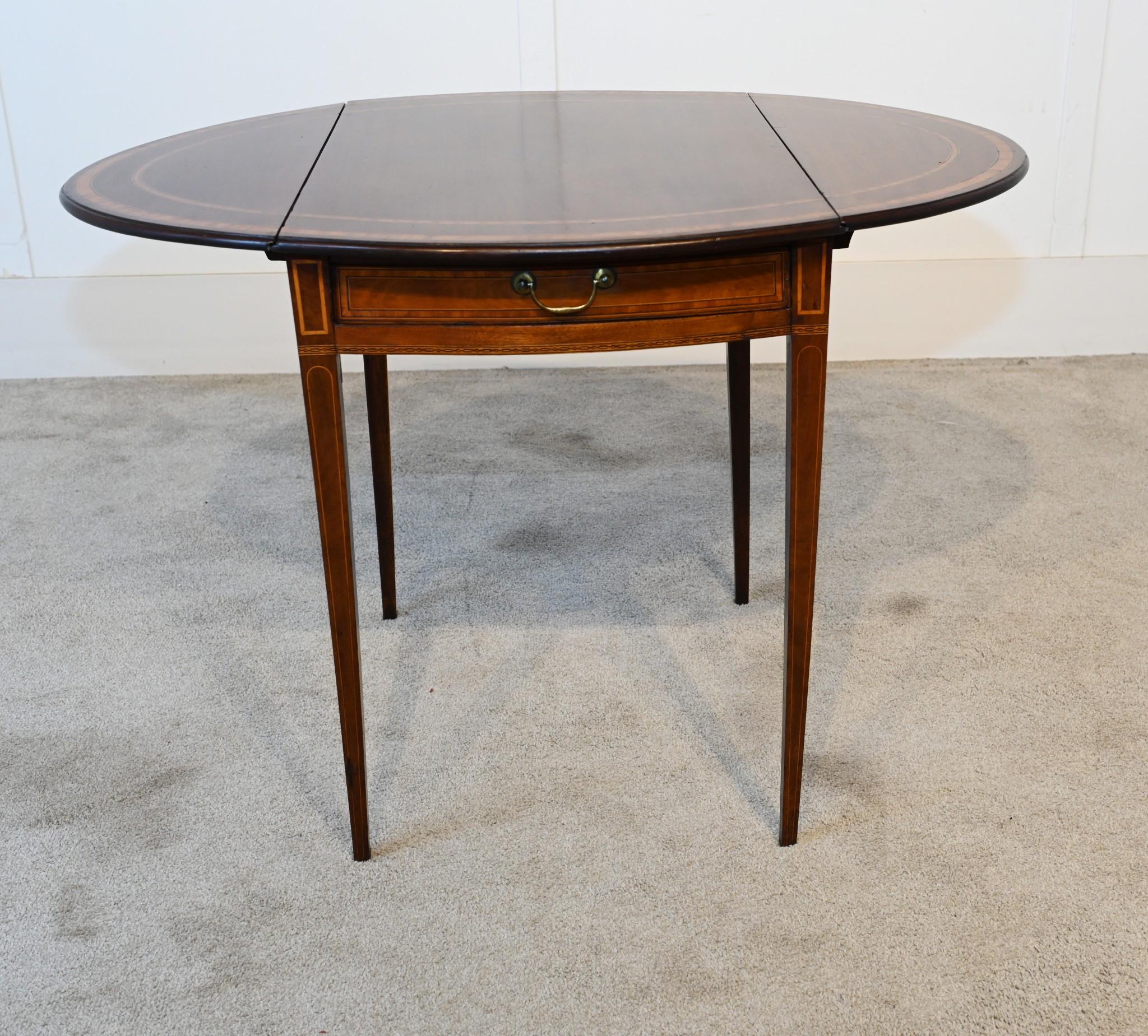 Fin du XVIIIe siècle Sheraton Pembroke table à feuilles tombantes géorgienne 1790 en vente