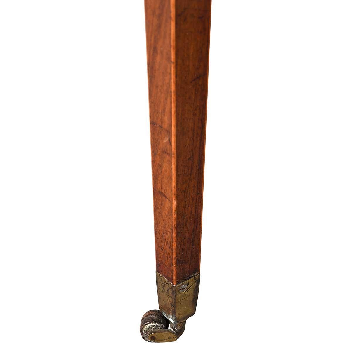 Ovaler Pembroke-Tisch aus Mahagoni und Eibenholz aus der Sheraton-Periode im Angebot 1
