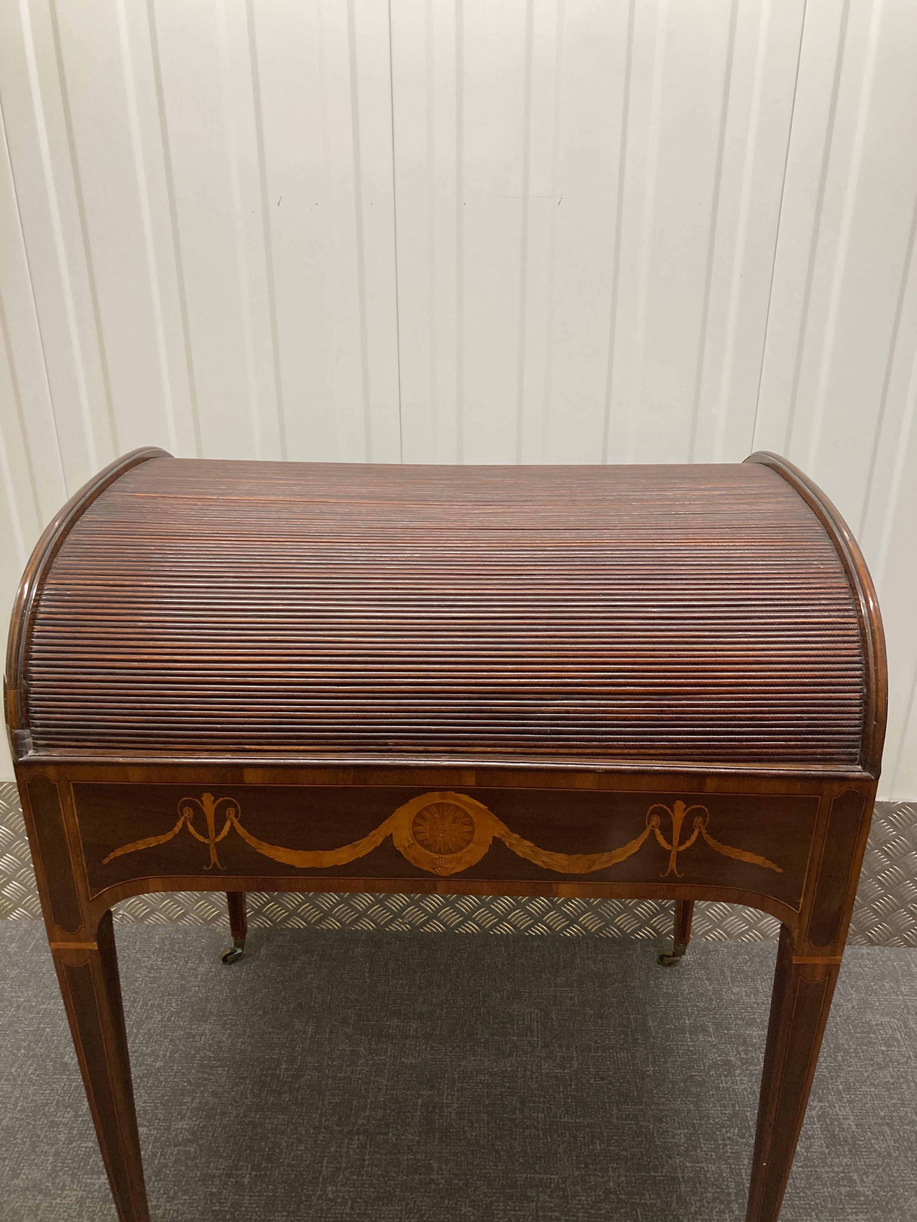 Sheraton Period Partridgewood Tambour Desk In Good Condition For Sale In Maidstone, GB