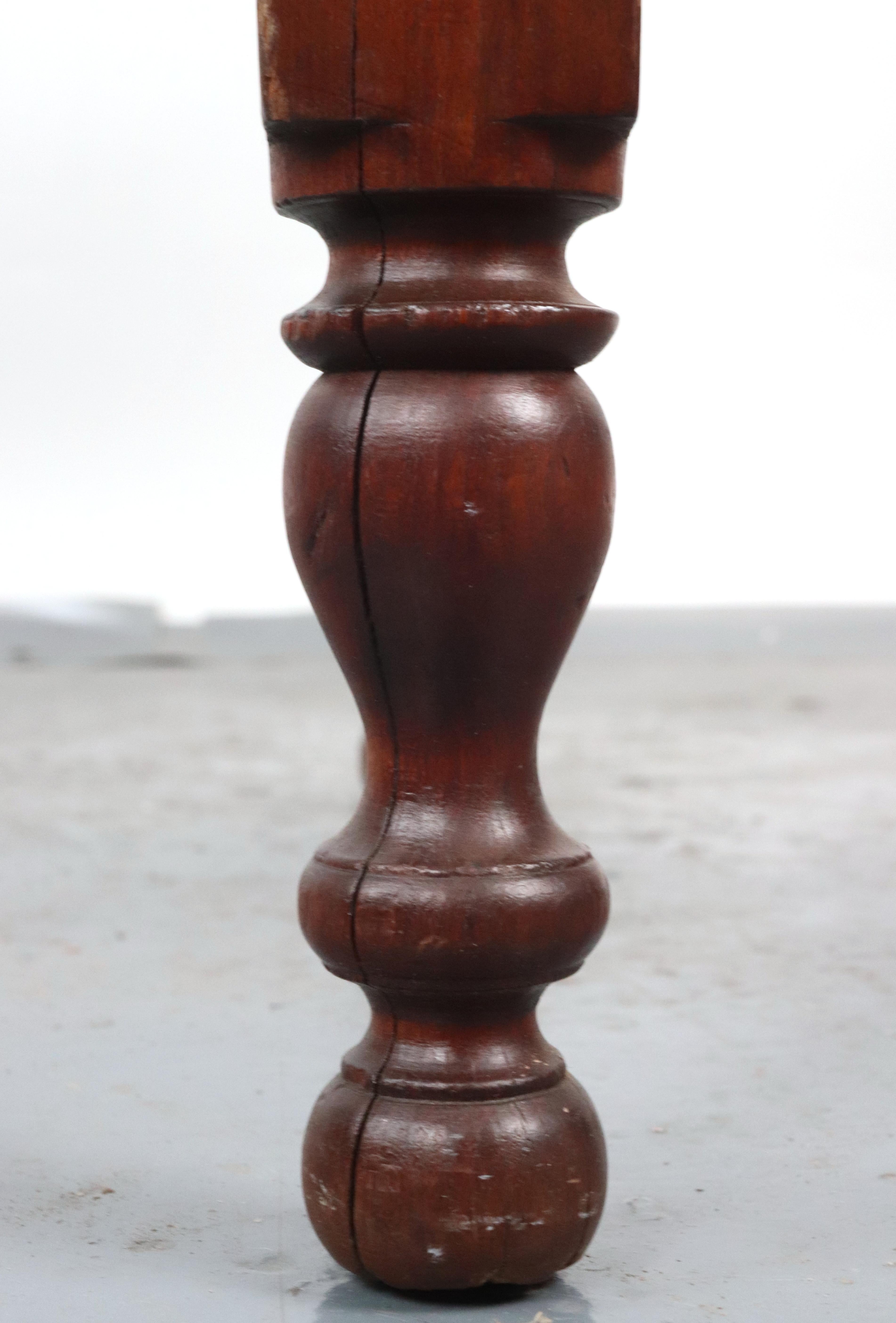 Mesa auxiliar de 1 cajón de madera de pino Sheraton, arce y cerezo en venta 6