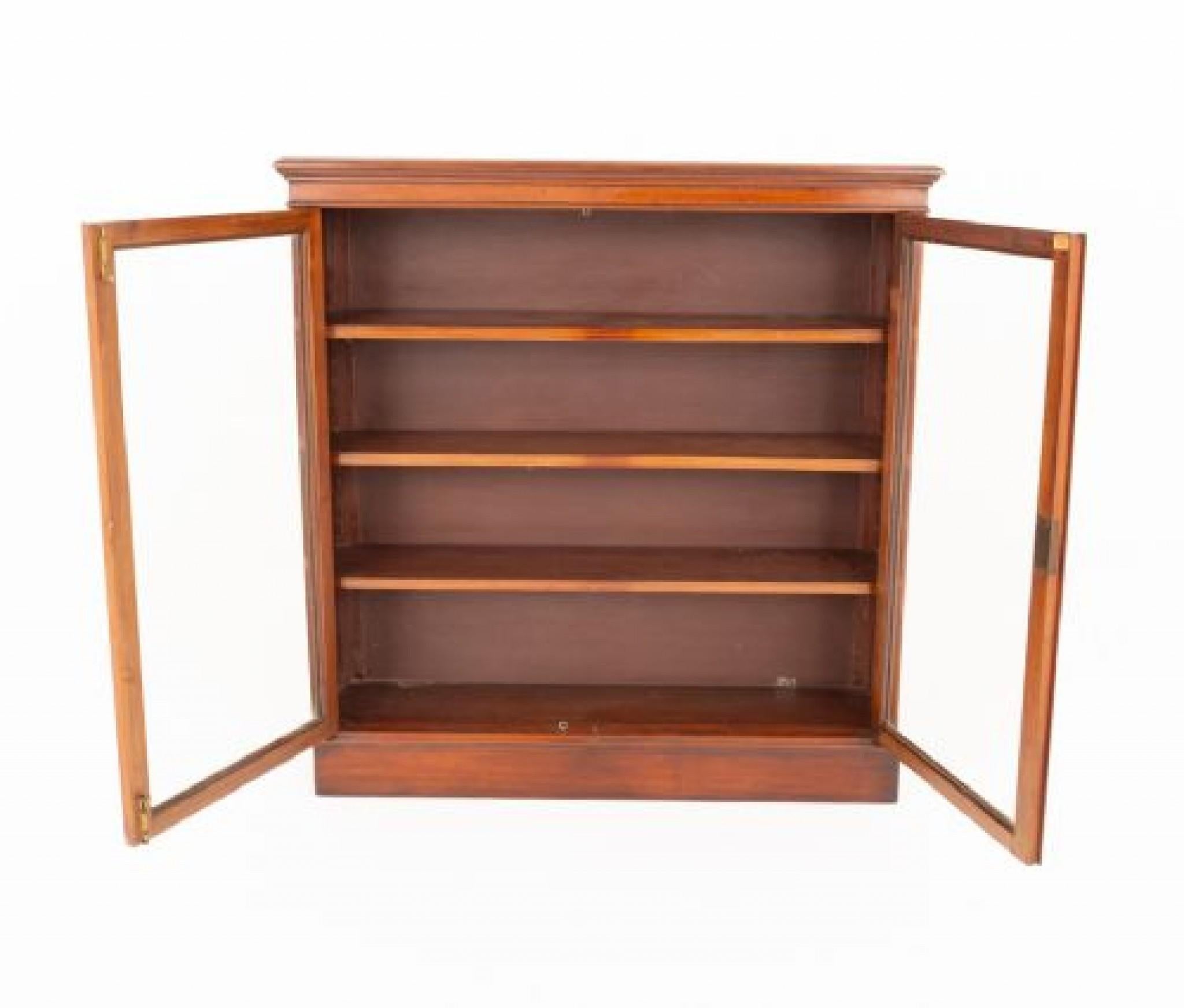Sheraton Revival Bücherregal, glasierter Mahagoni-Schrank im Angebot 2