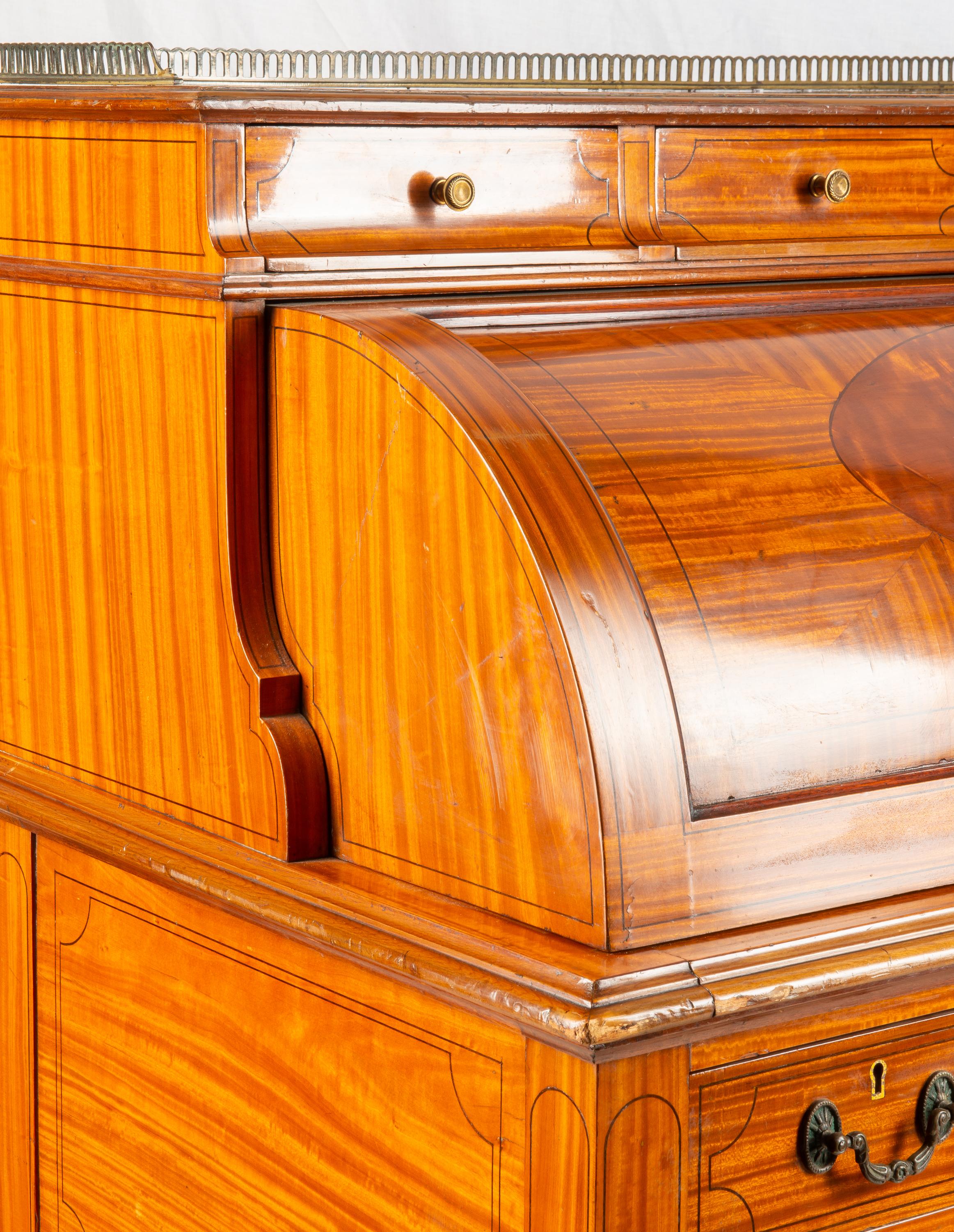 Sheraton Revival Cylinder Bureau, circa 1890 In Good Condition For Sale In Brighton, Sussex