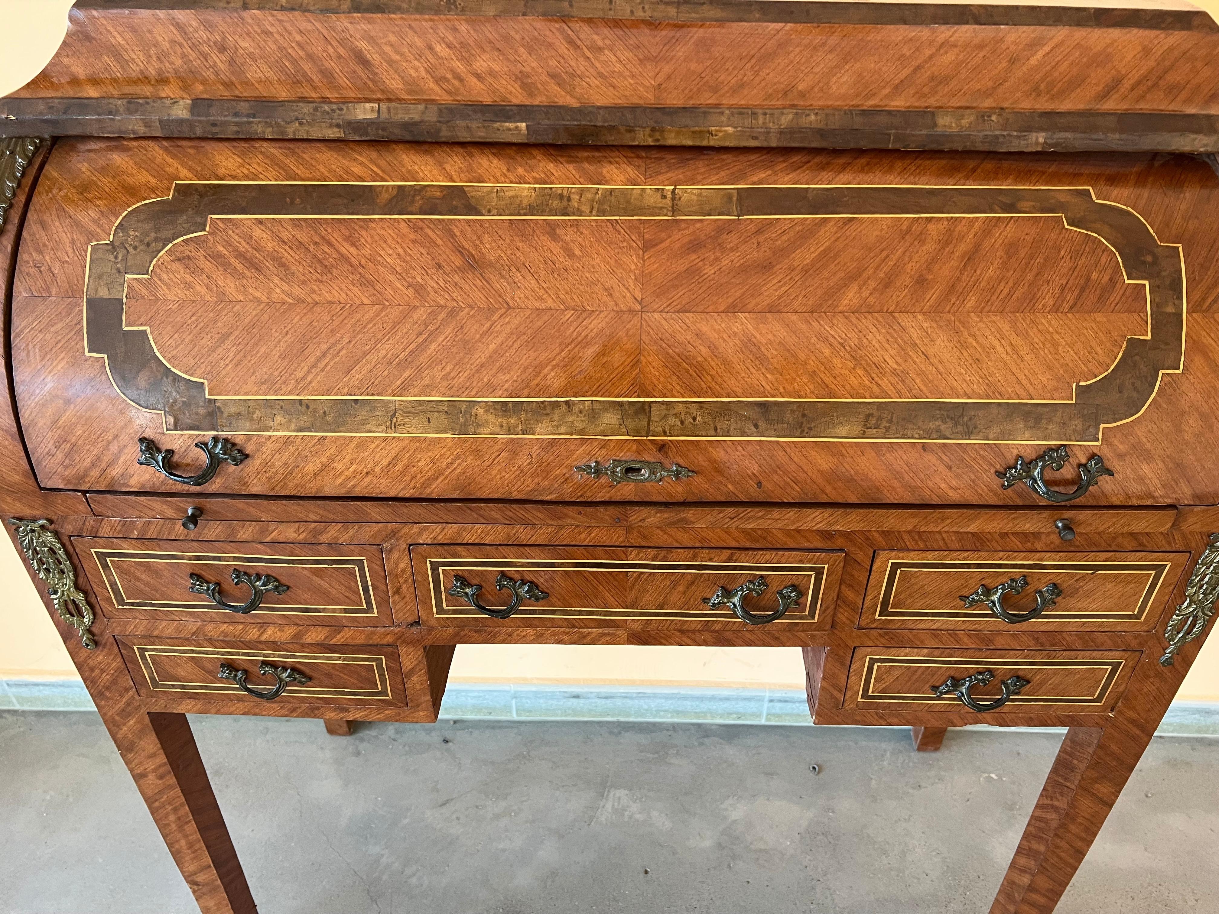 Sheraton Revival Cylinder Bureau, writing Desk with marquetry, circa 1890 For Sale 4