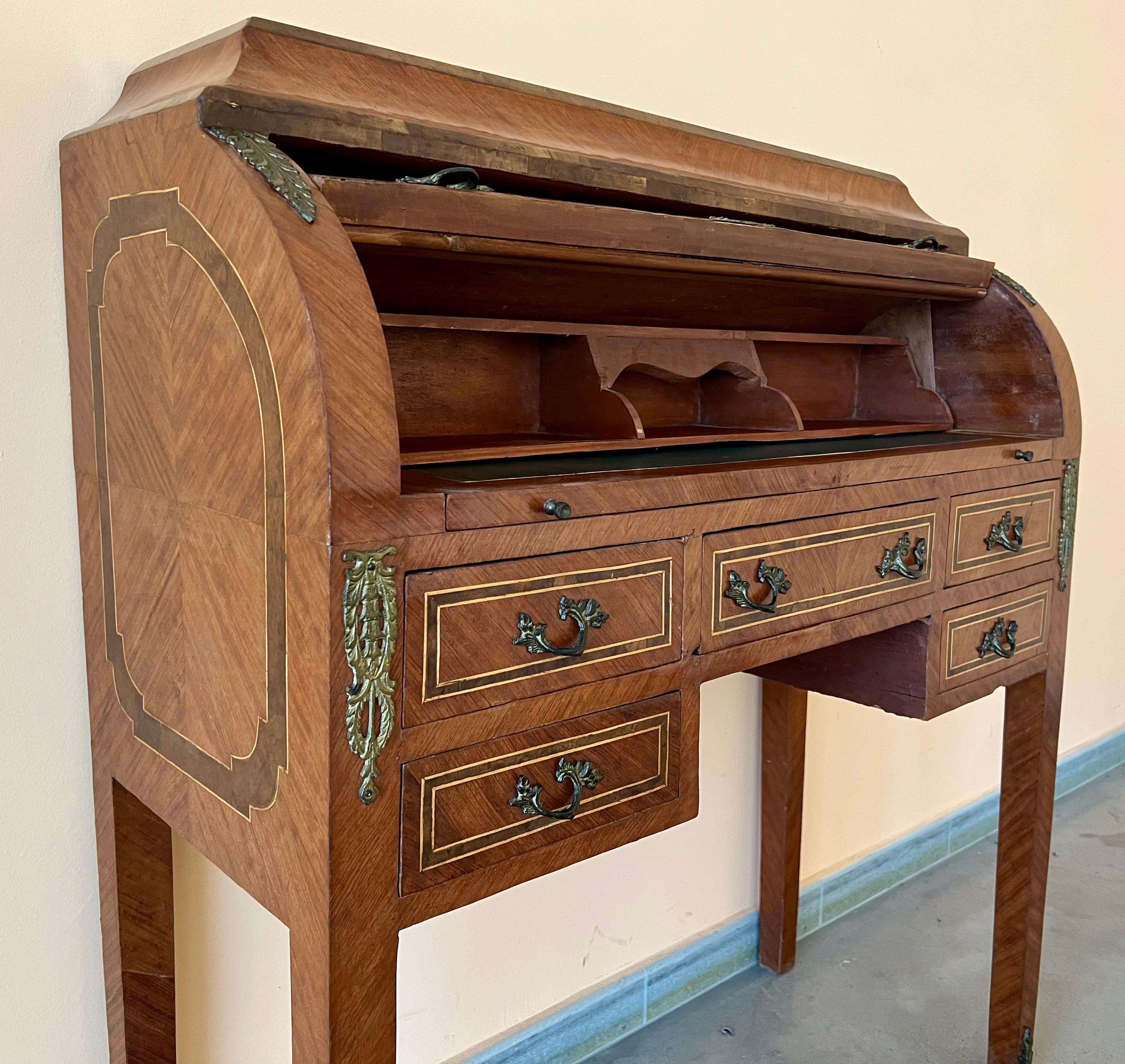 Sheraton Revival Cylinder Bureau, writing Desk with marquetry, circa 1890 For Sale 6