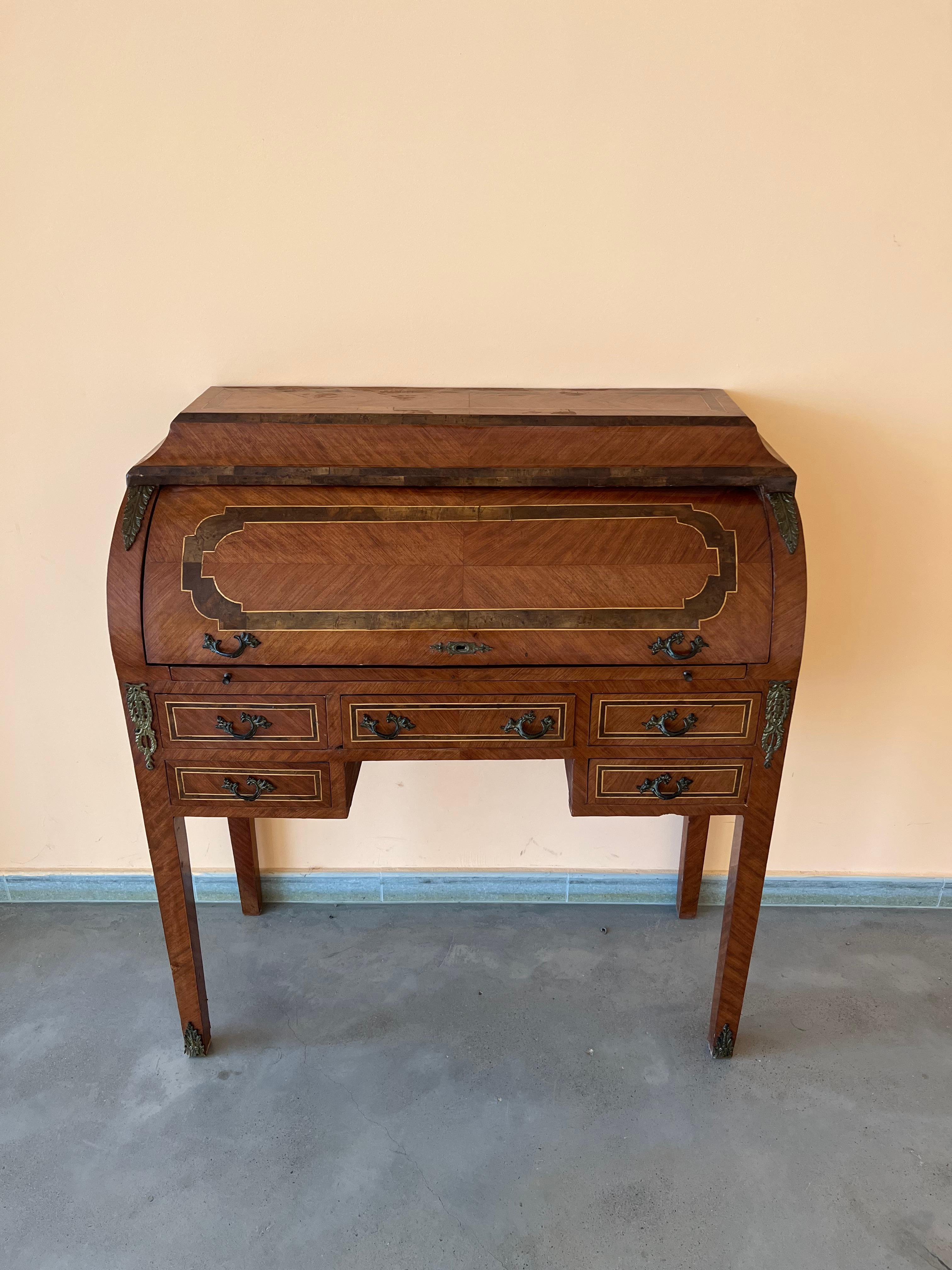 Sheraton Revival Cylinder Bureau, writing Desk with marquetry, circa 1890 In Good Condition For Sale In Miami, FL