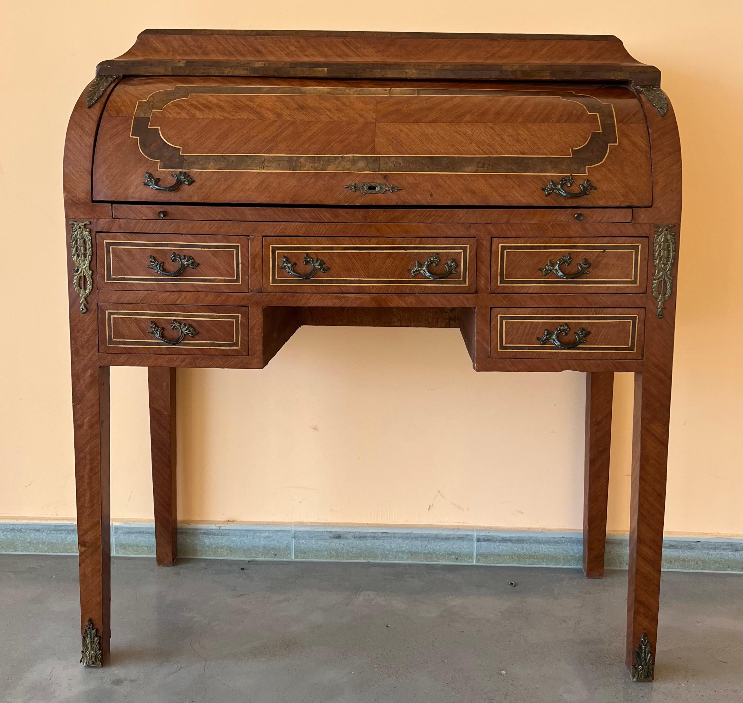 20th Century Sheraton Revival Cylinder Bureau, writing Desk with marquetry, circa 1890 For Sale
