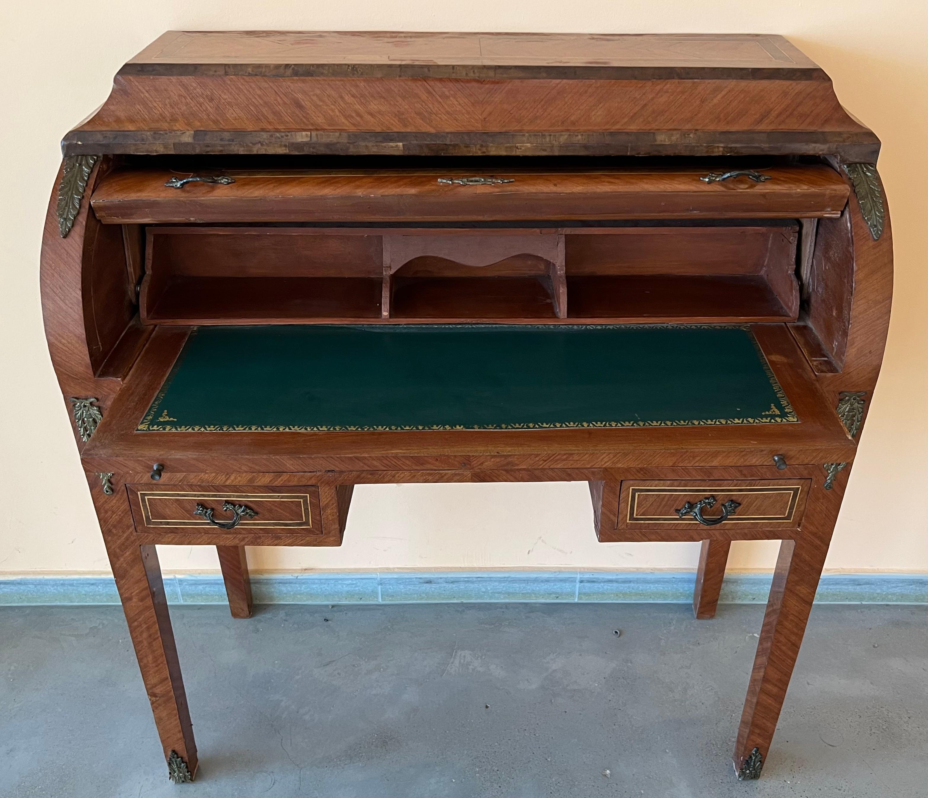 Sheraton Revival Cylinder Bureau, writing Desk with marquetry, circa 1890 For Sale 3