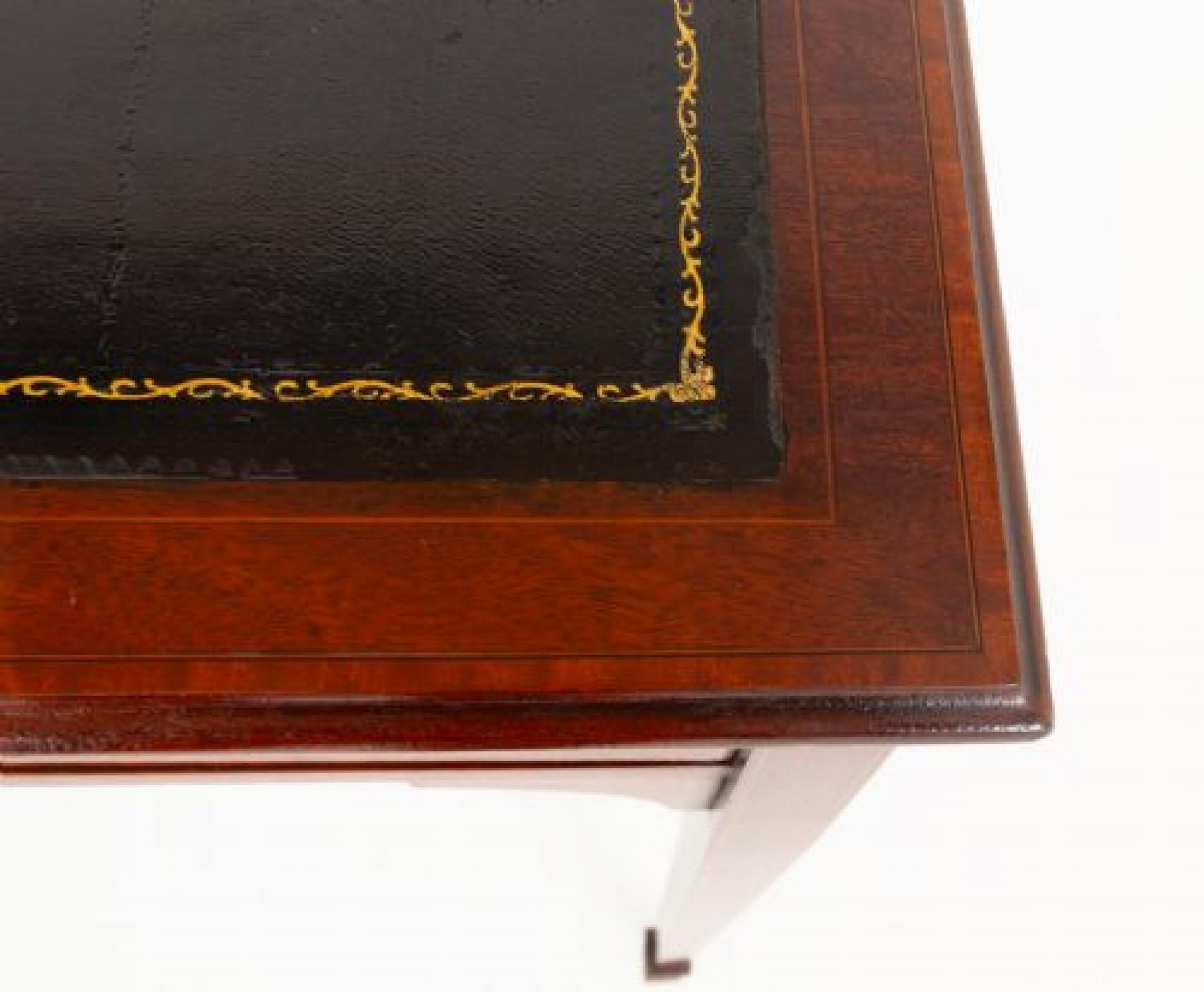 Mogano Scrivania Sheraton Revival Tavolo da scrittura intarsiato 1890 in vendita