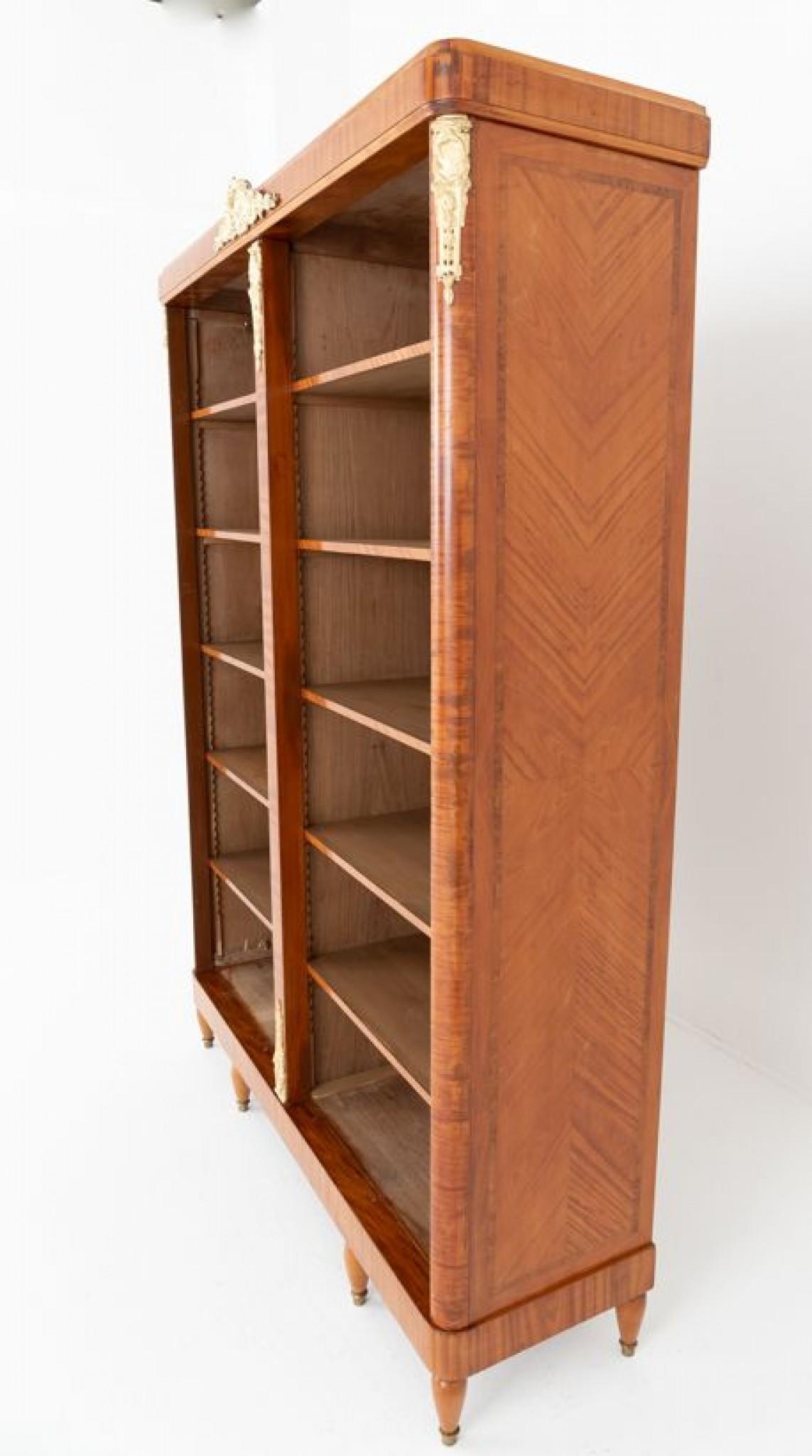 Legno di seta Vetrinetta Sheraton Revival Libreria in legno satinato 1880 in vendita