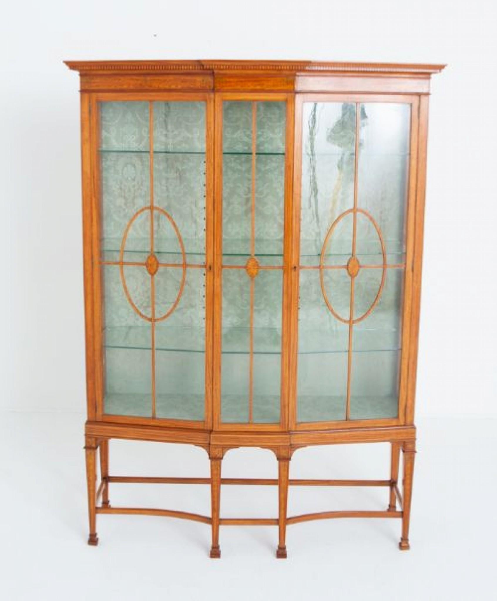 Cabinet d'exposition Antique Revival Satinwood Antique 1880 en vente 1