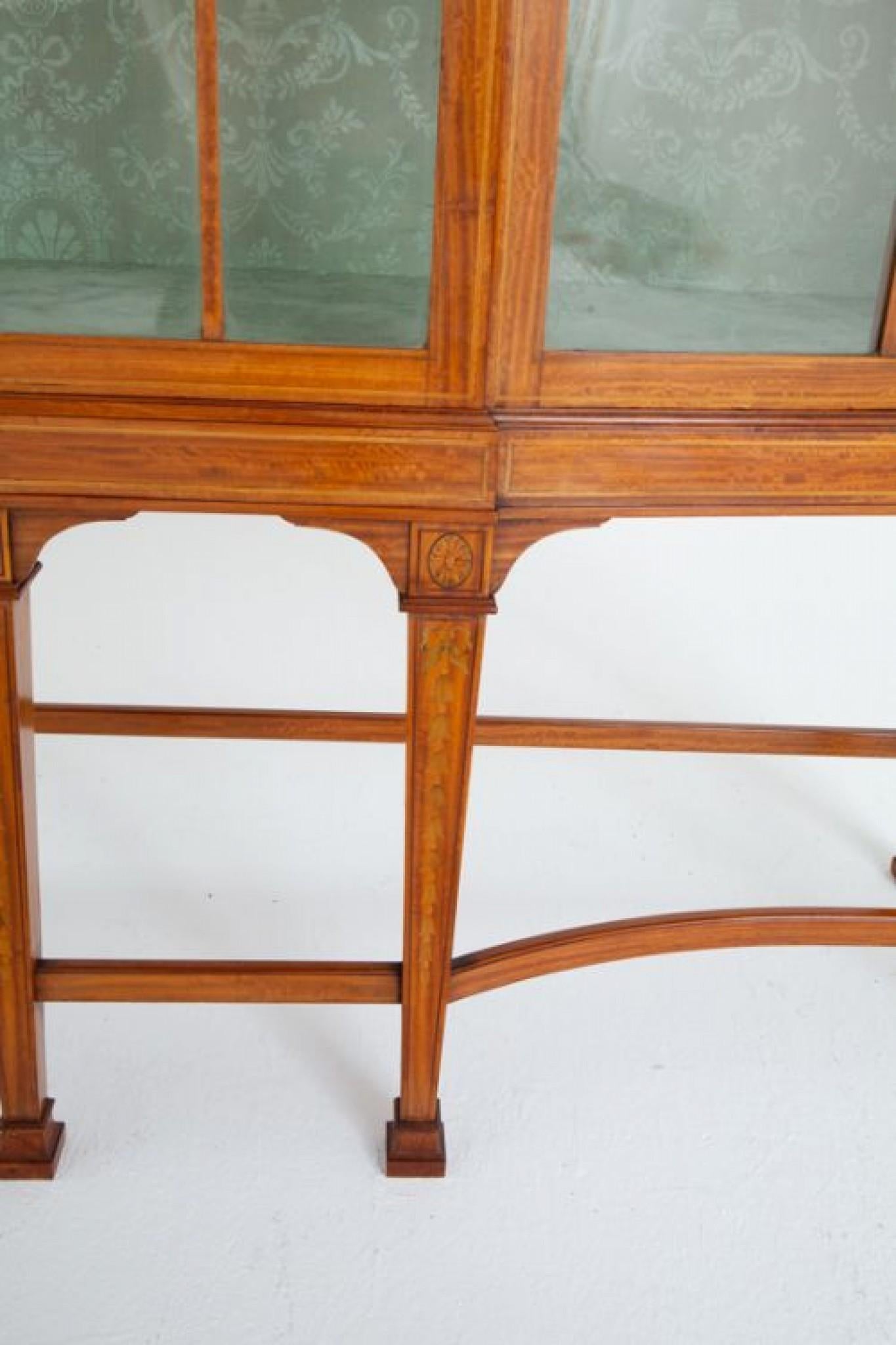 Cabinet d'exposition Antique Revival Satinwood Antique 1880 en vente 2