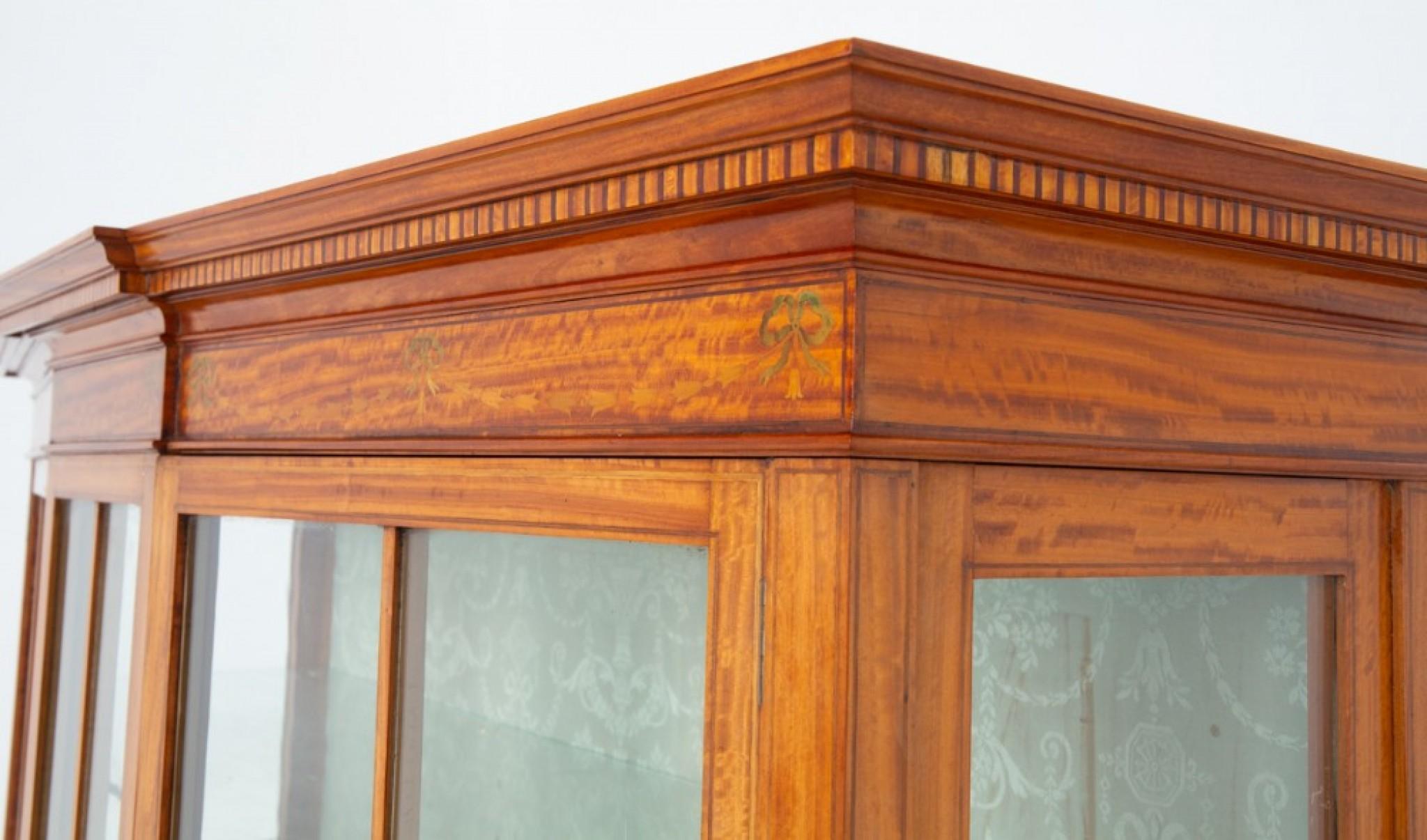 Cabinet d'exposition Antique Revival Satinwood Antique 1880 en vente 3