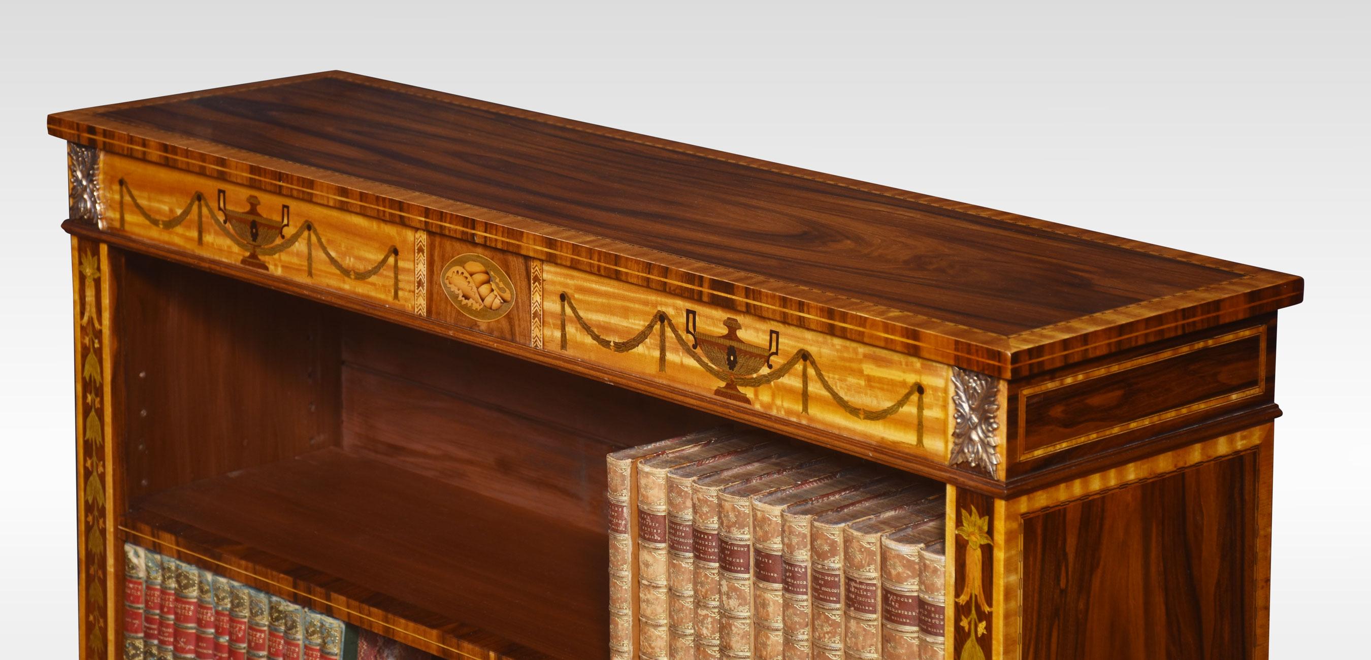 Offenes Bücherregal mit Sheraton Revival Intarsien (Britisch) im Angebot