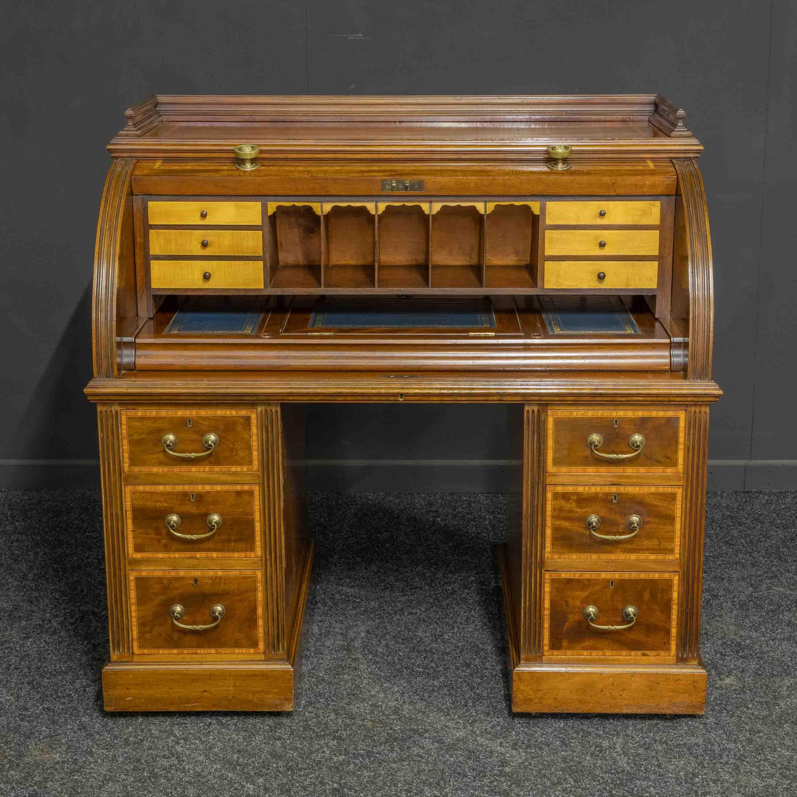 Sheraton Revival Mahogany Cylinder Desk In Good Condition In Manchester, GB