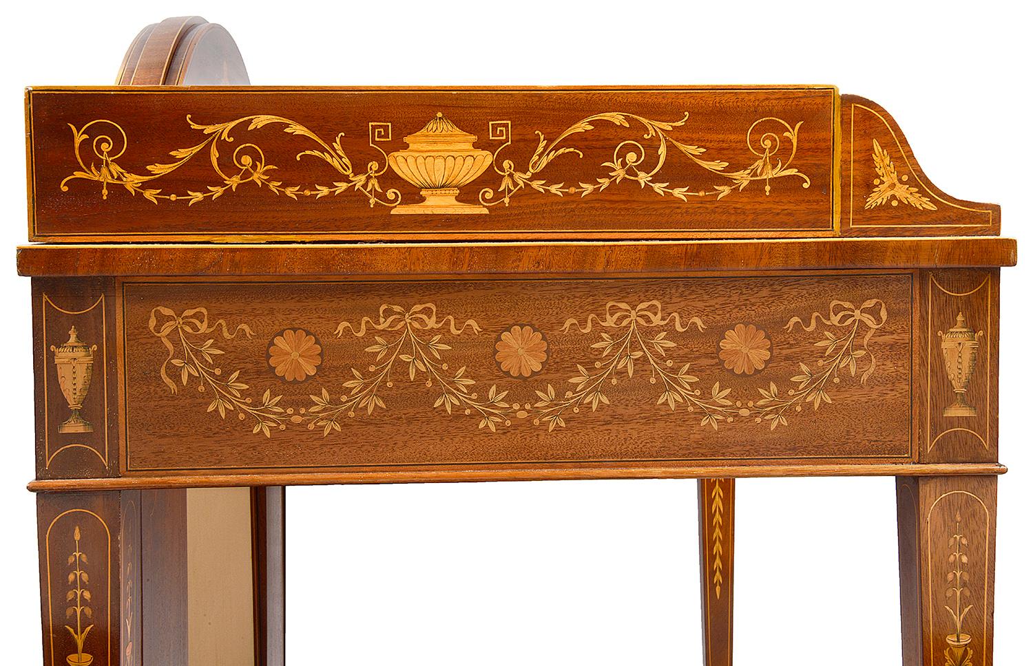Mahagoni-Schreibtisch mit Intarsien im Sheraton-Stil für Damen:: 19 im Angebot 3