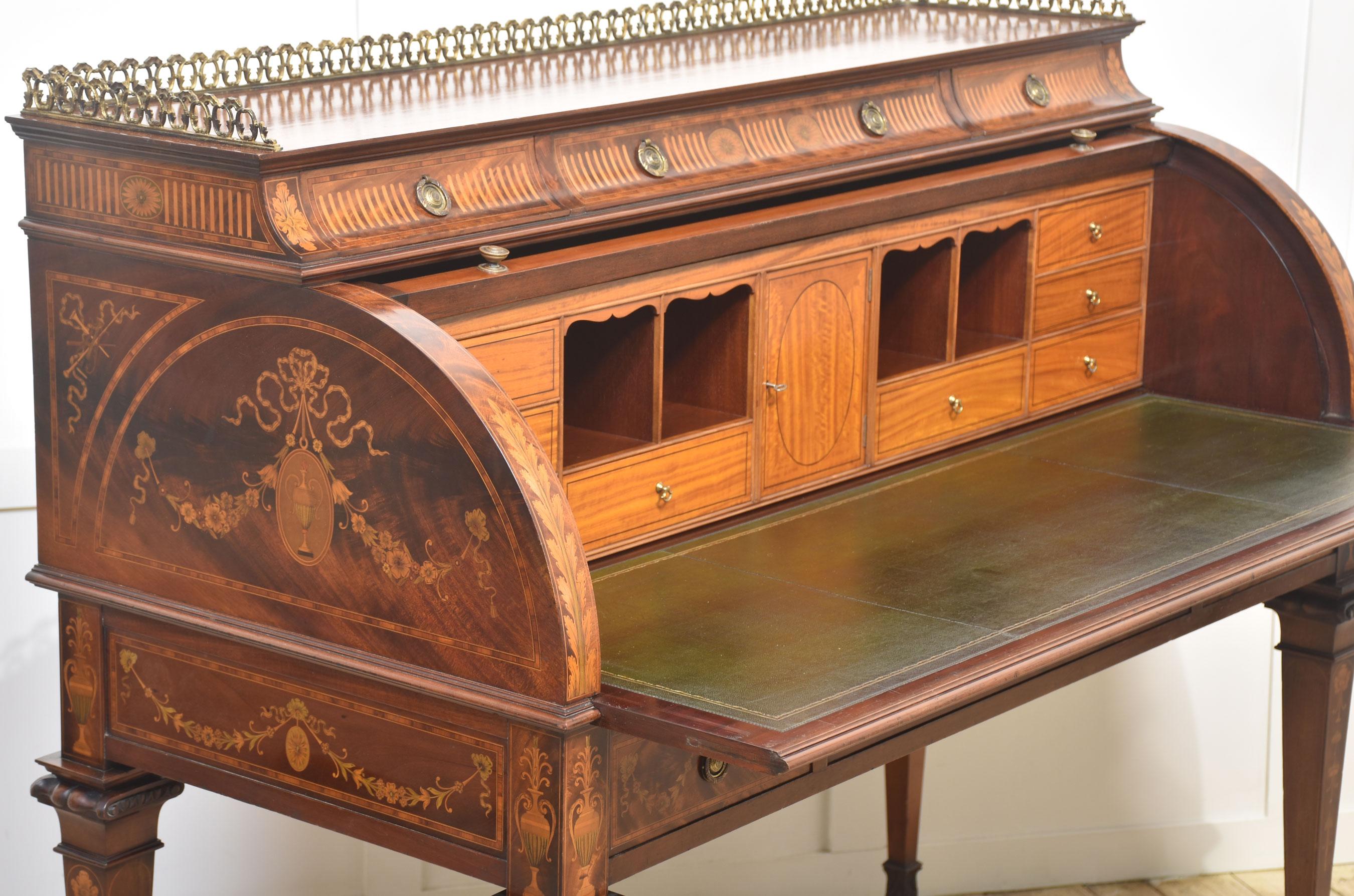 Sheraton Revival marquetry inlaid cylinder bureau For Sale 6