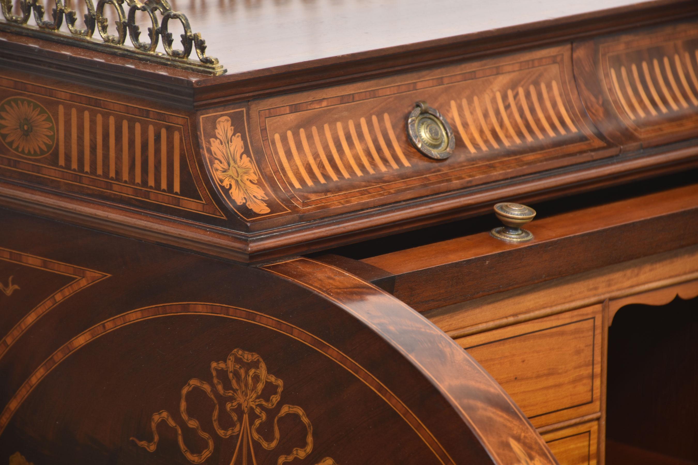 Sheraton Revival marquetry inlaid cylinder bureau For Sale 7