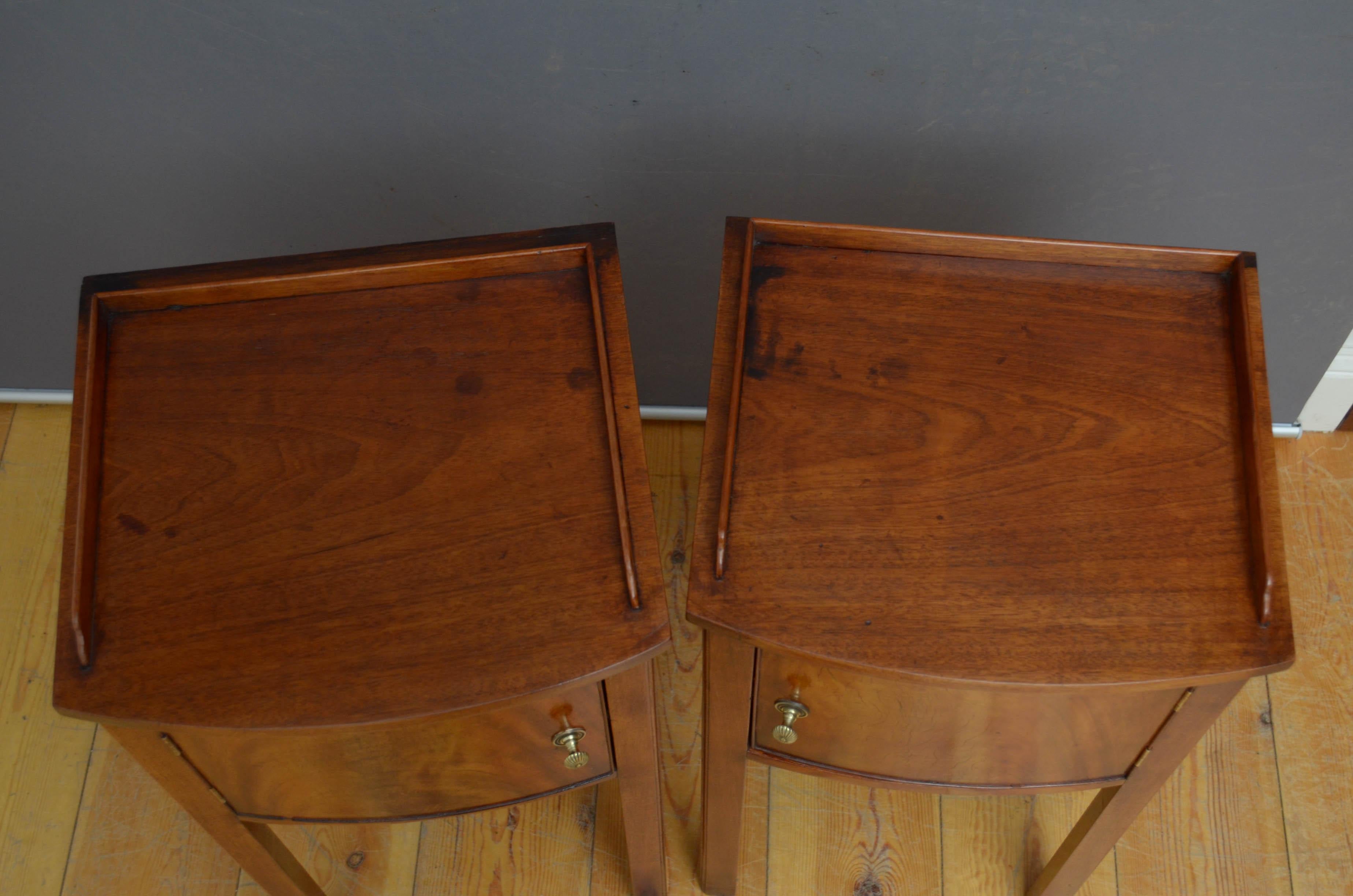 Sheraton Revival Pair of Bedside Cabinets In Good Condition In Whaley Bridge, GB