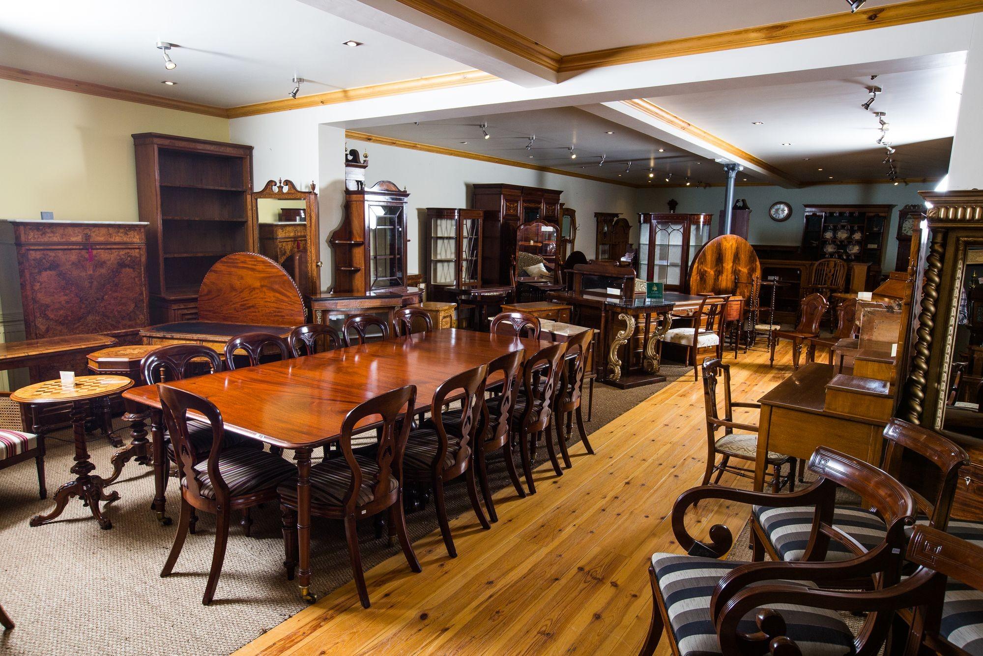 Tavolo da ufficio a cilindro in legno di palissandro Sheraton Revival in vendita 1