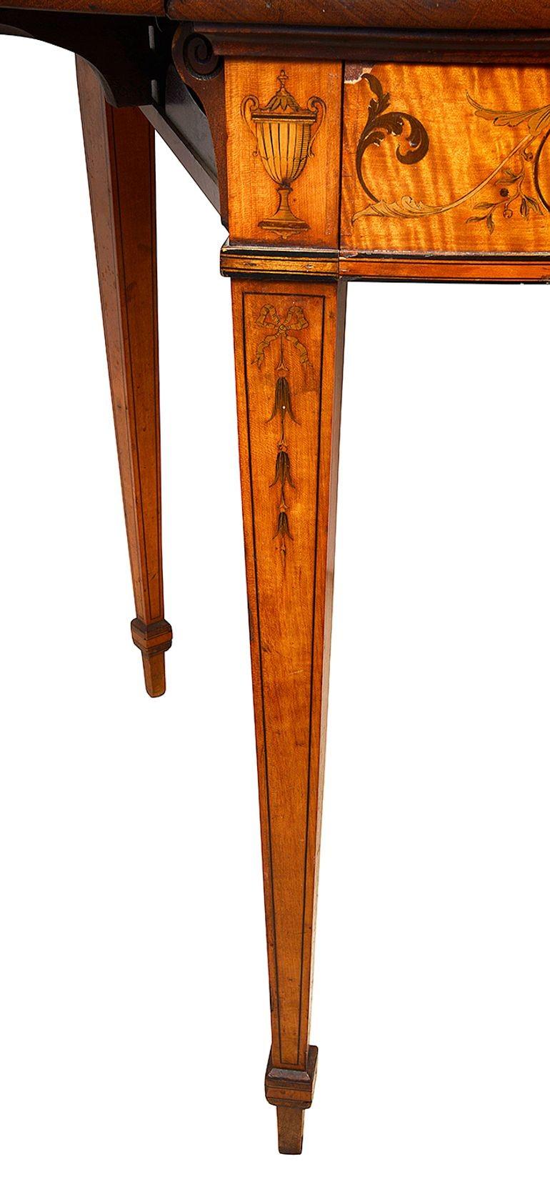 Table Pembroke en marqueterie de bois de satin de style Sheraton Revival. en vente 2