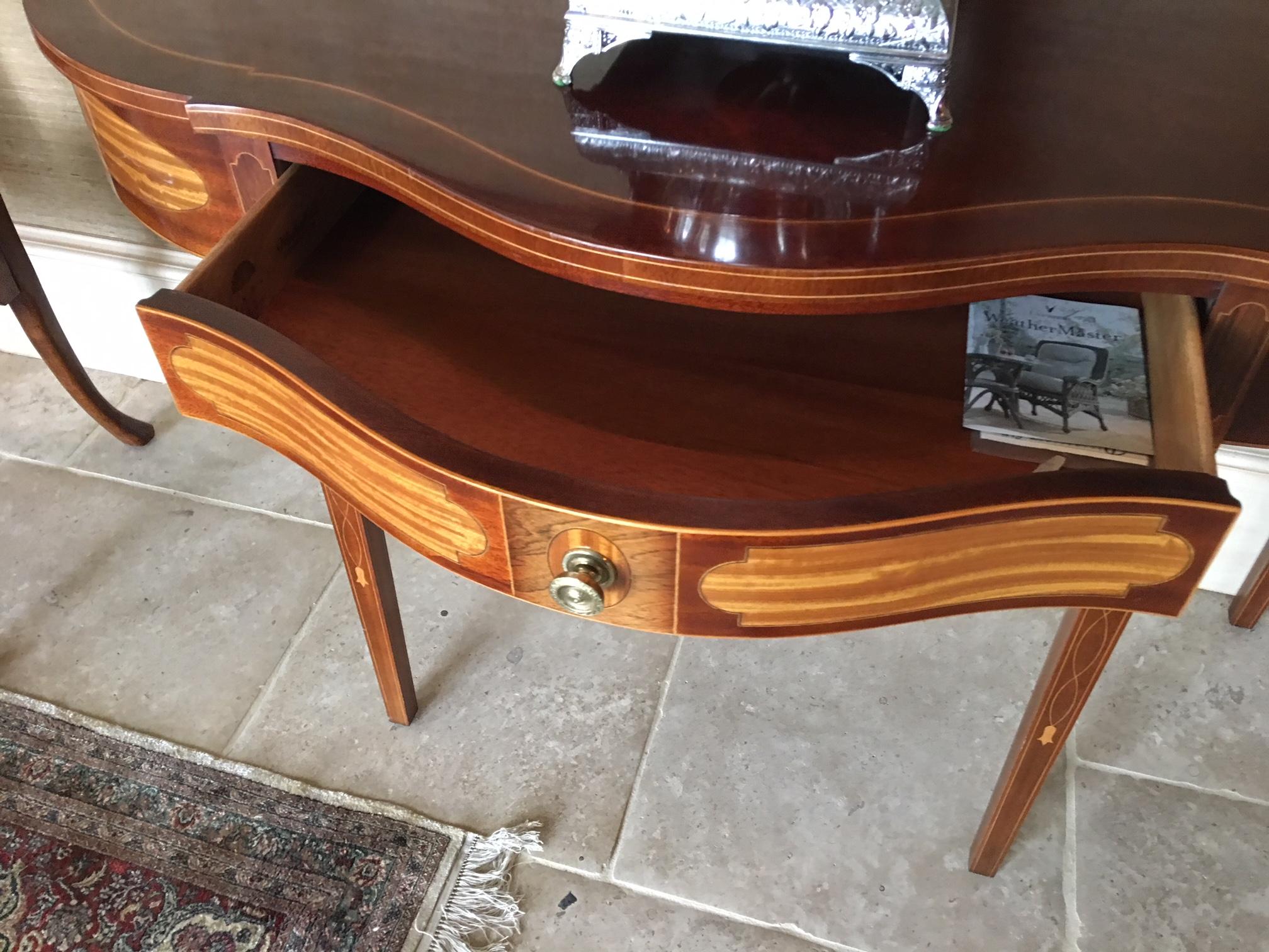 Sheraton Serpentine Sideboard or Console in Mahogany and Satinwood, 20th Century 3