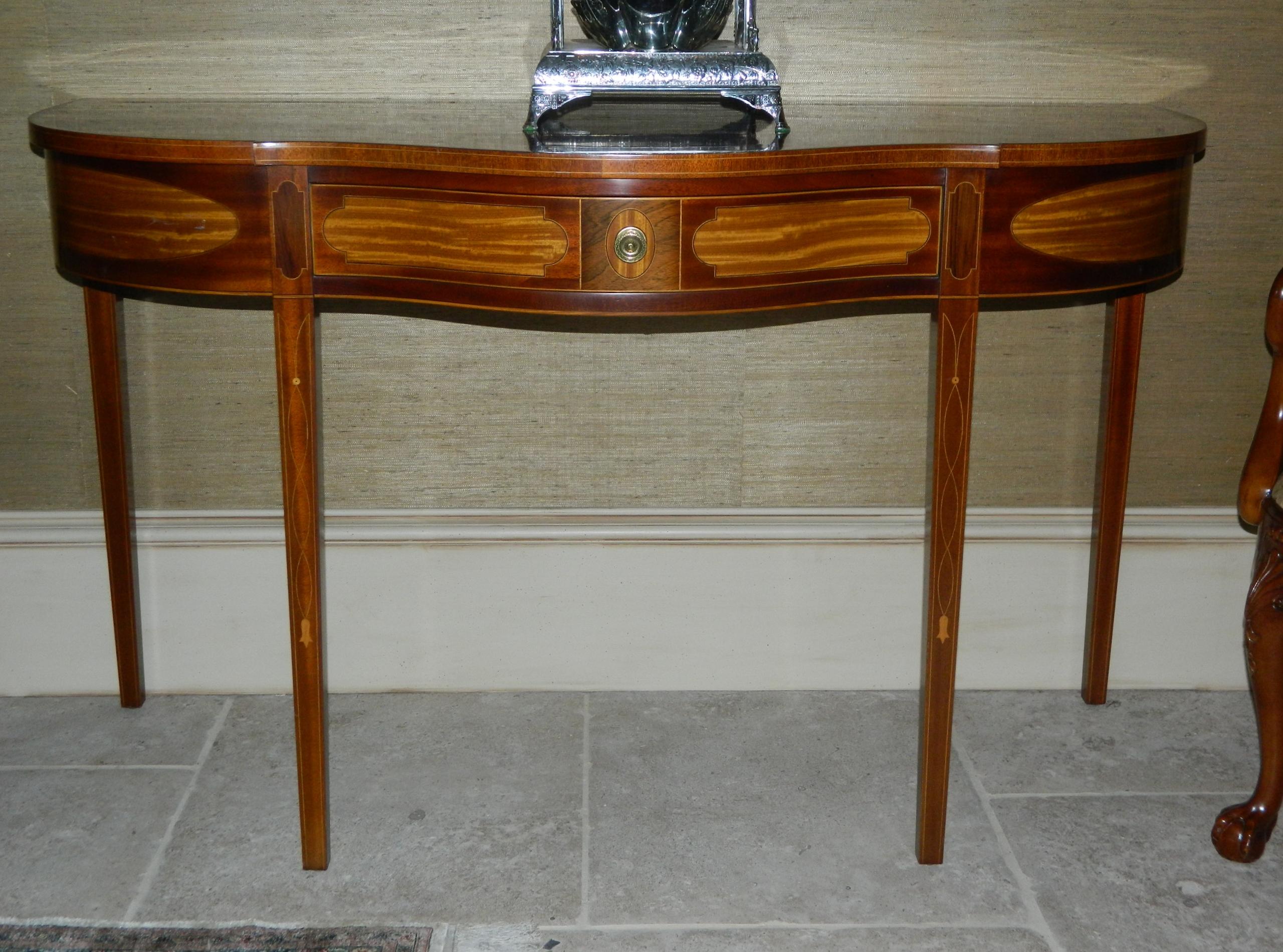 Sheraton Serpentine Sideboard or Console in Mahogany and Satinwood, 20th Century 5