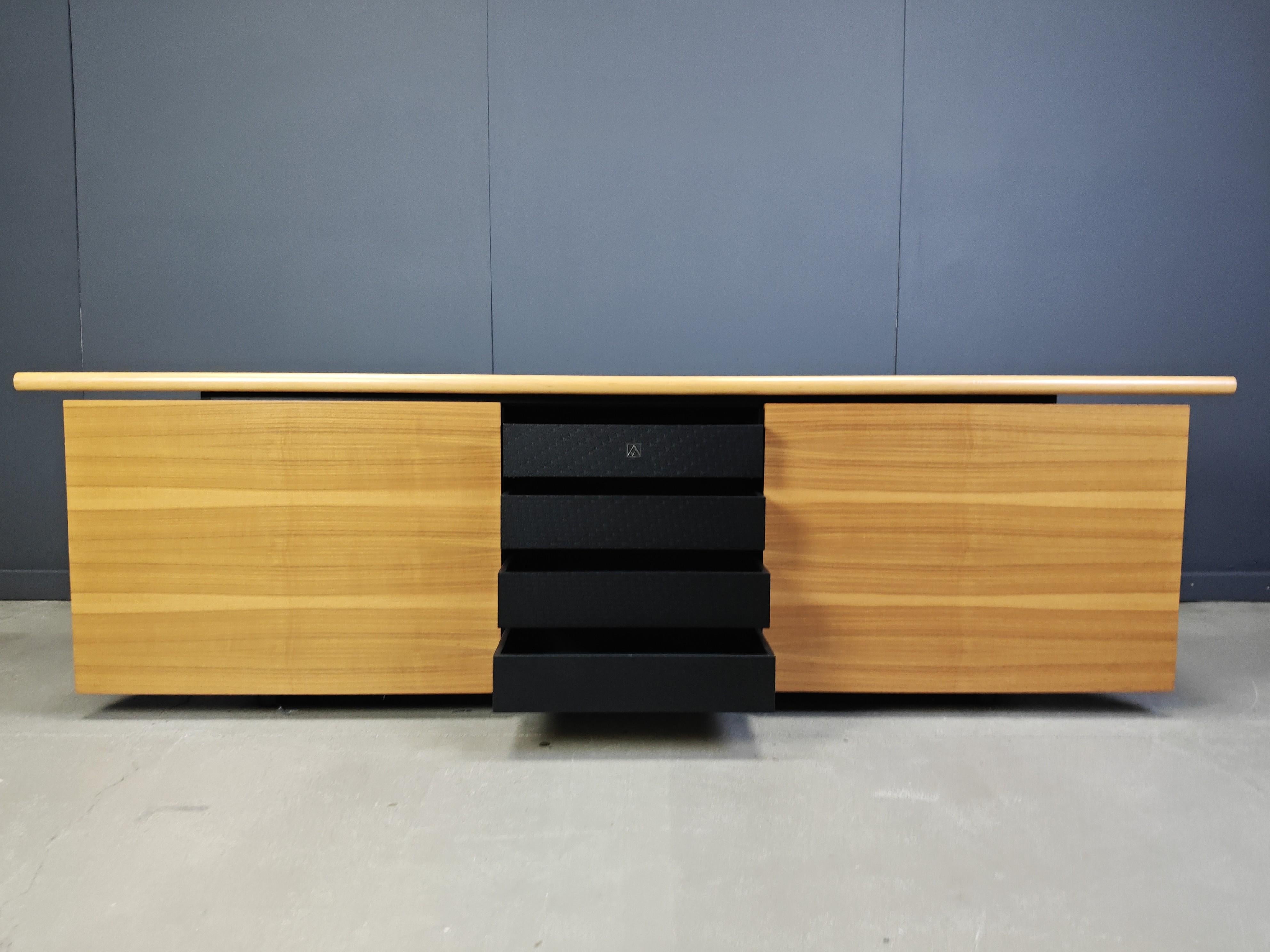 Credenza Sheraton di Giotto Stoppino per Acerbis, 1977 In condizioni buone in vendita a Leuven, Vlaams Gewest