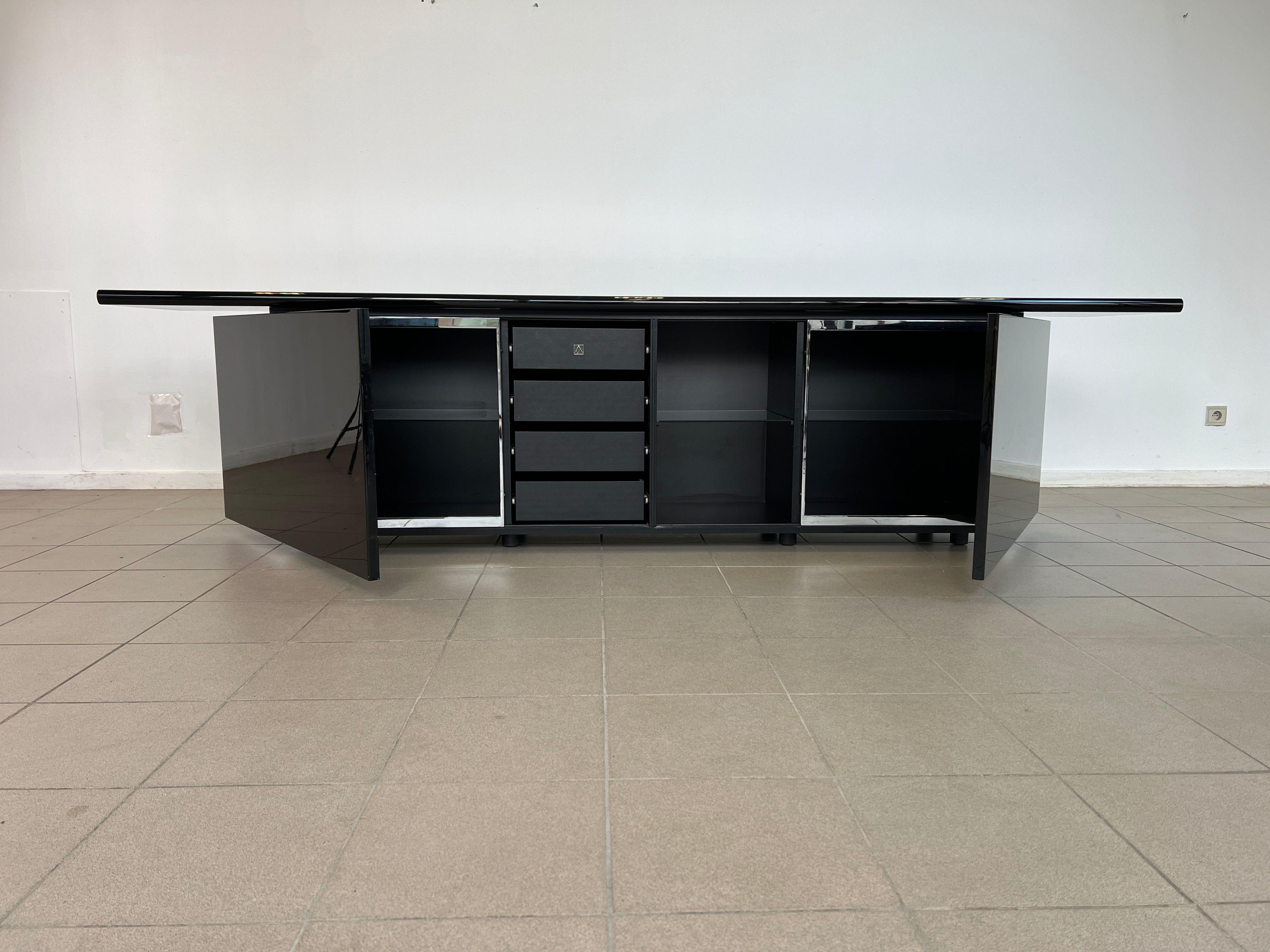 Italiano Credenza Sheraton di Lodovico Acerbis