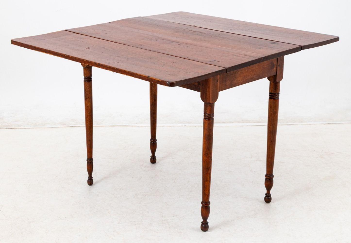 Sheraton Style Mahogany Drop Leaf Table, 19th C. In Good Condition For Sale In Astoria, NY