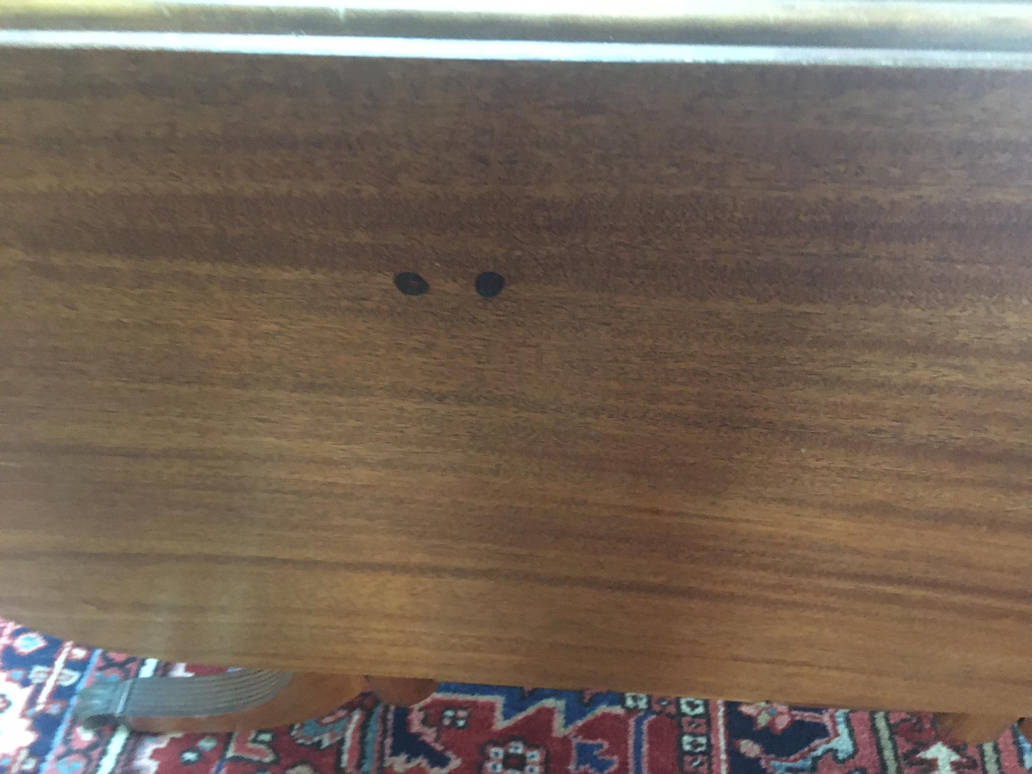 Table de salle à manger à pieds pivotants en acajou de style Sheraton avec quatre chaises en vente 6