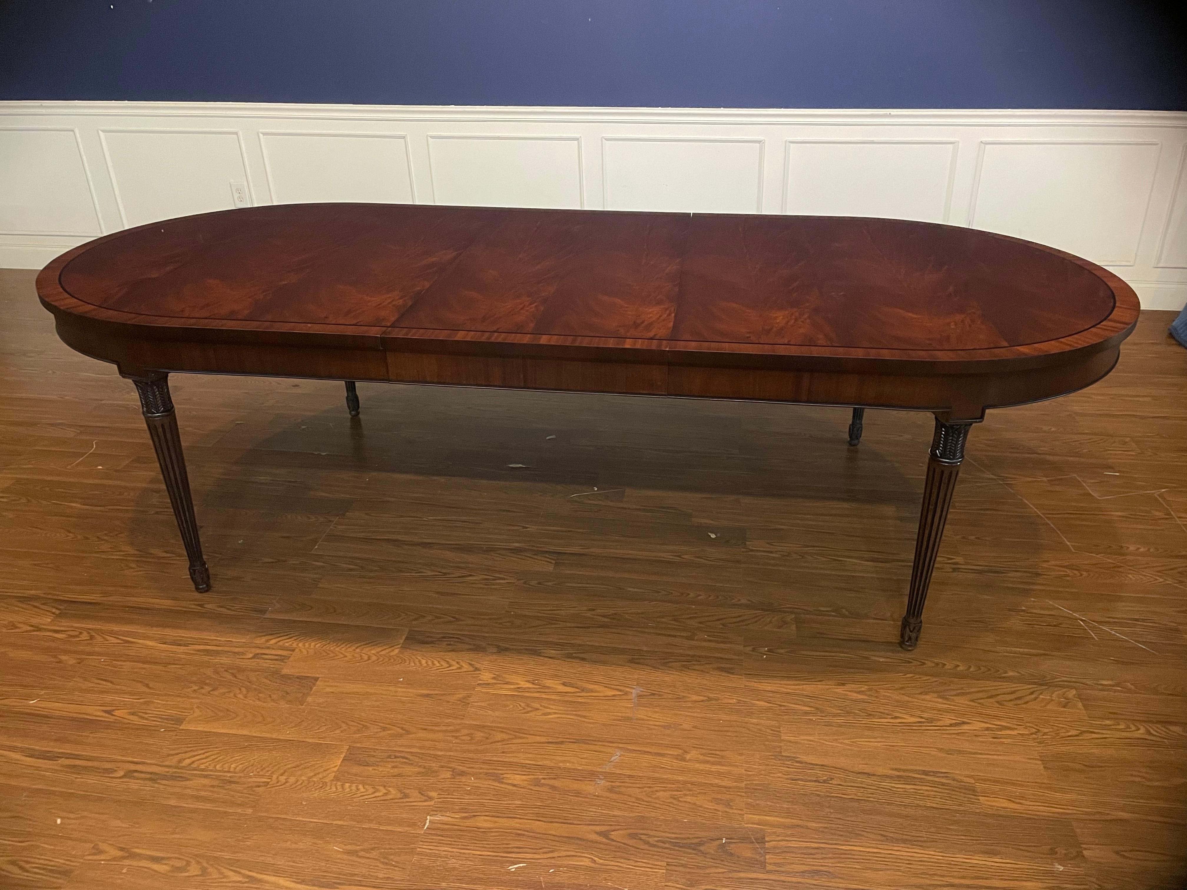 Contemporary Sheraton Style Oval Mahogany Four Leg Dining Table For Sale