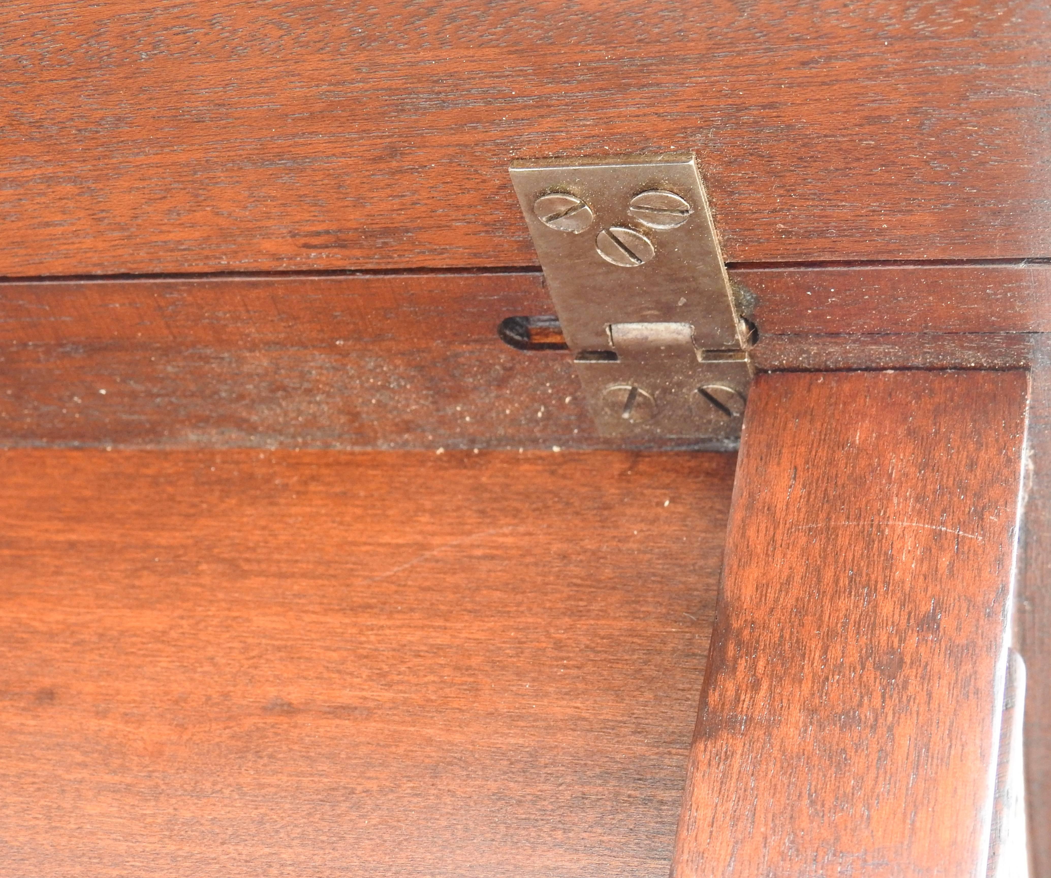 Hand-Crafted Sheraton Style Walnut Butterfly Drop-Leaf Table For Sale