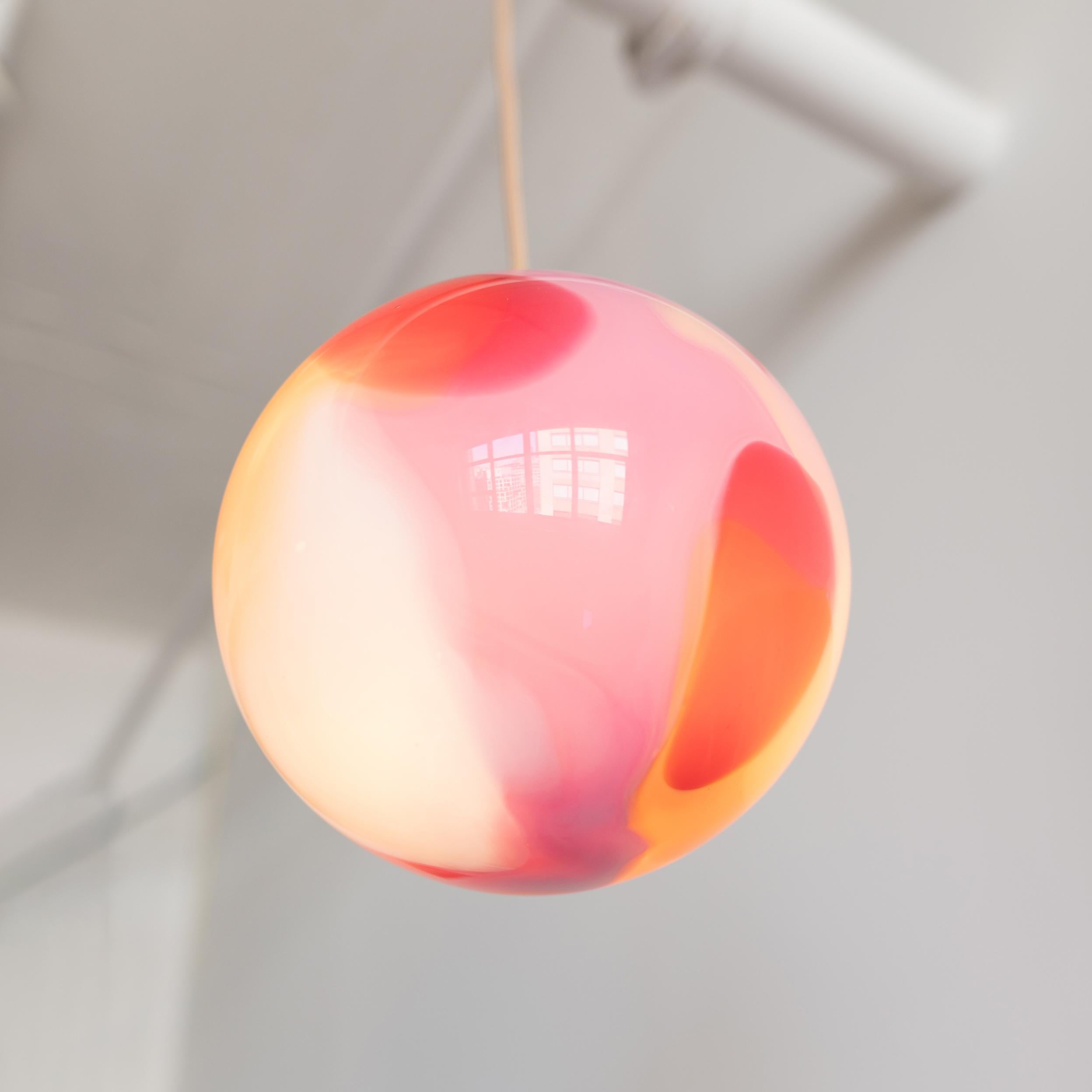 Lámpara colgante Sherbet Sorbetto Vidrio soplado a mano Única de Courtney Kinnare Moderno en venta