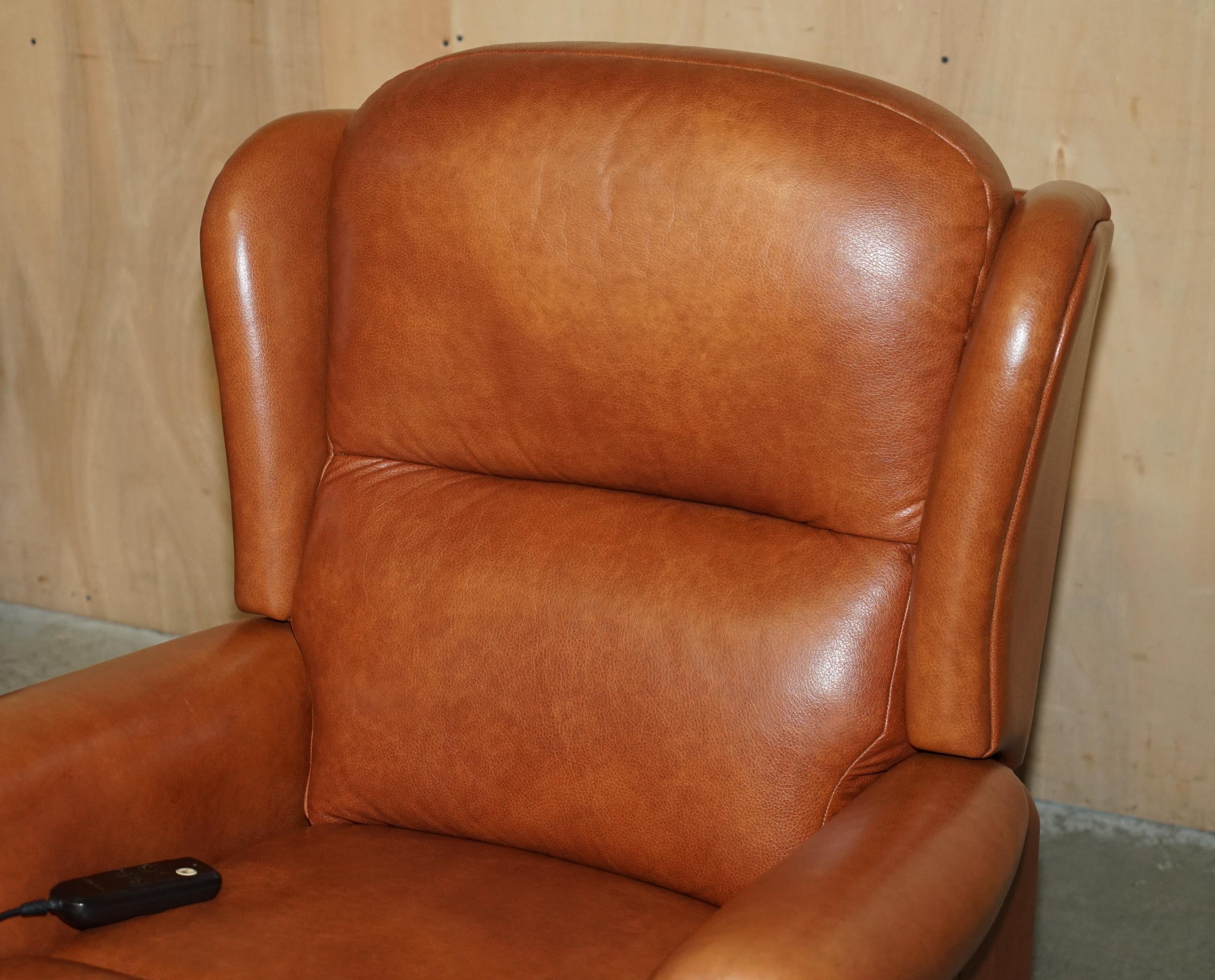Hand-Crafted SHERBORNE LEATHER UPHOLSTERY PAIR OF RISE RECLINER ARMCHAiRS AND SOFA For Sale
