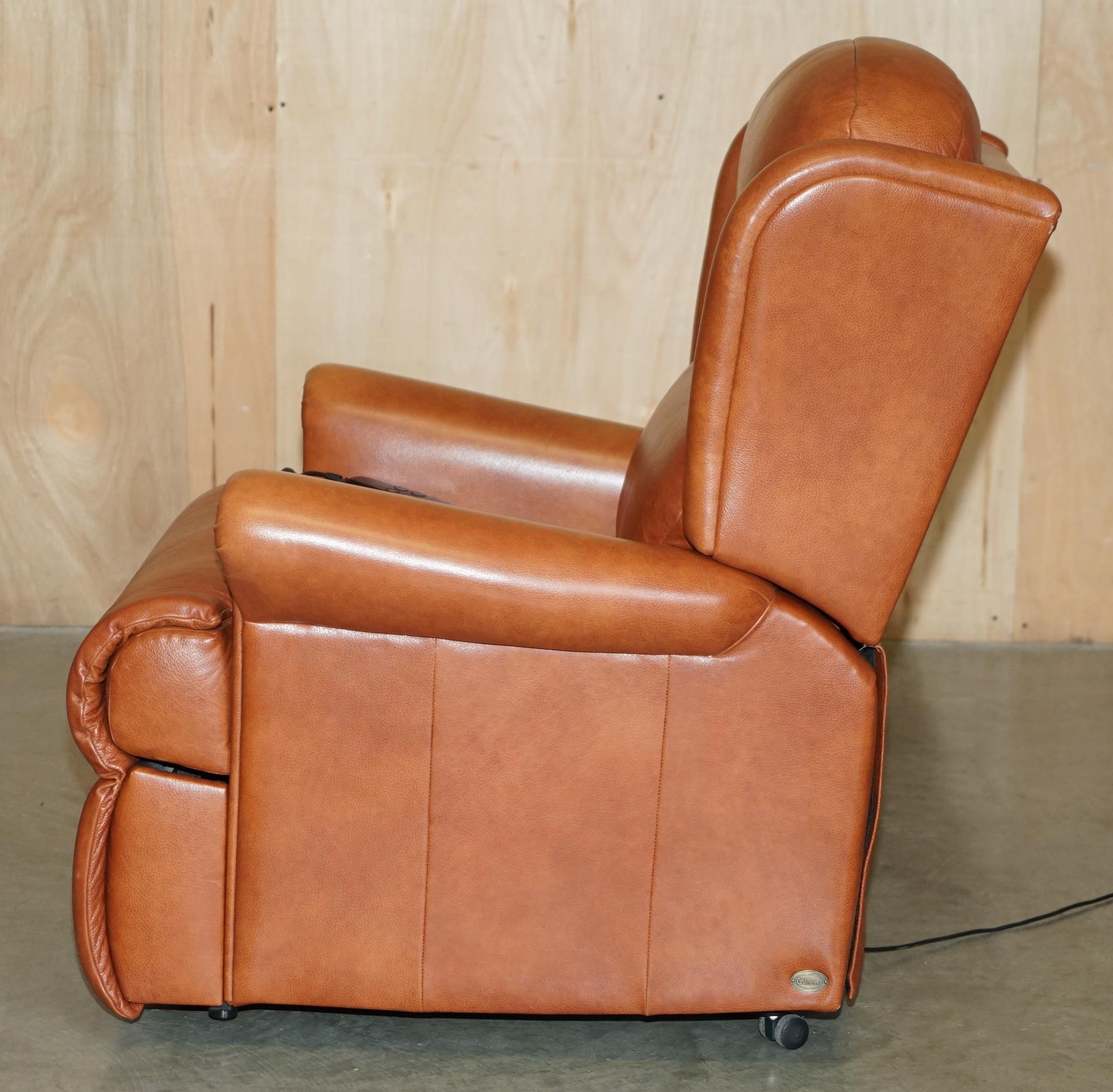 Leather SHERBORNE LEATHER UPHOLSTERY PAIR OF RISE RECLINER ARMCHAiRS AND SOFA For Sale