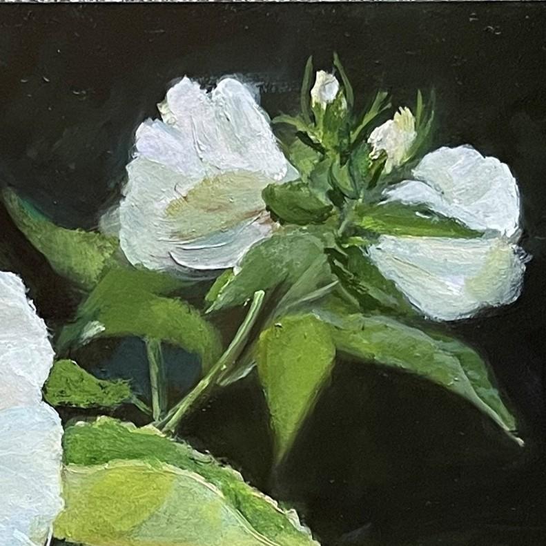 „Weißer Hibiskus“ (2024) von Sheri Farabaugh, Original-Ölgemälde von Blumen im Angebot 4