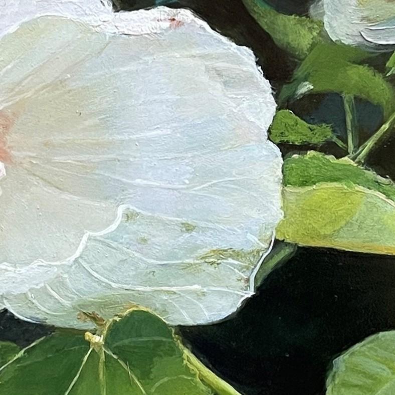 „Weißer Hibiskus“ (2024) von Sheri Farabaugh, Original-Ölgemälde von Blumen im Angebot 6