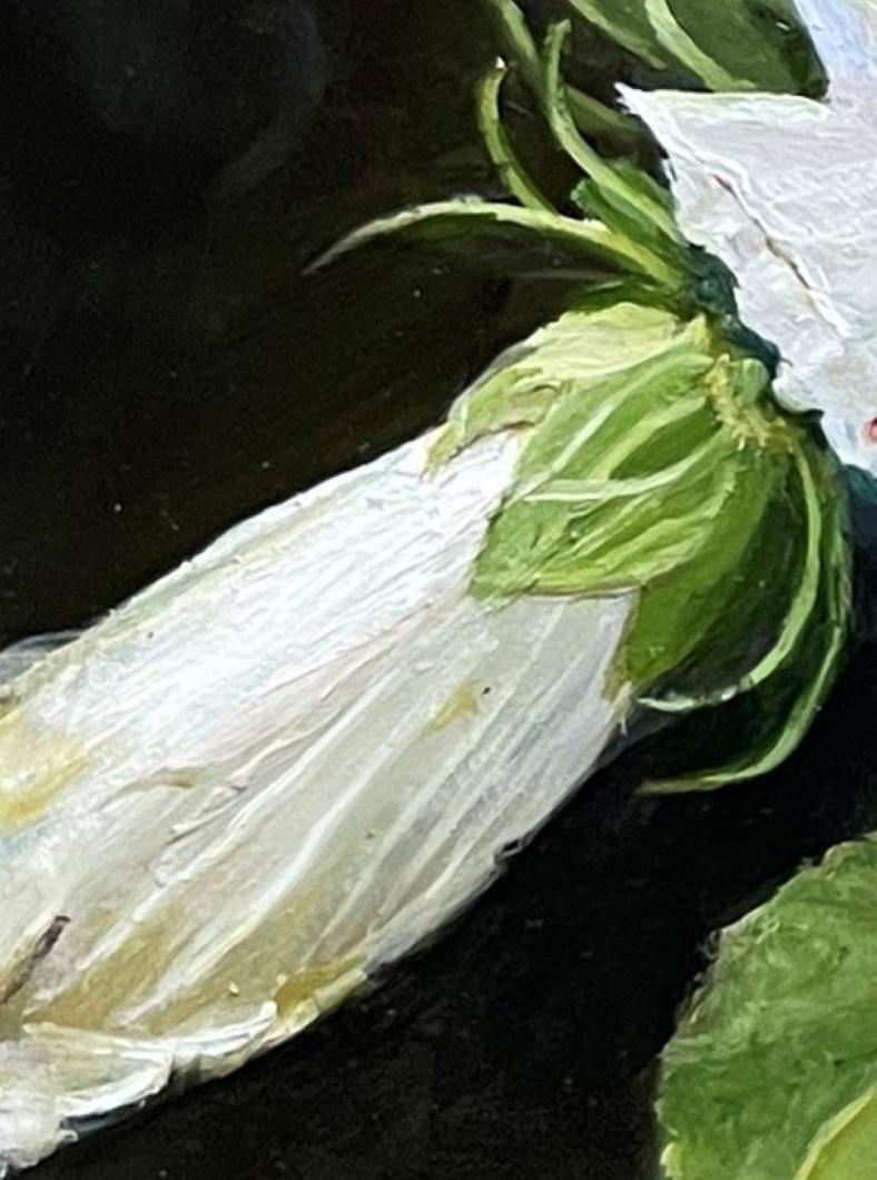 „Weißer Hibiskus“ (2024) von Sheri Farabaugh, Original-Ölgemälde von Blumen im Angebot 7