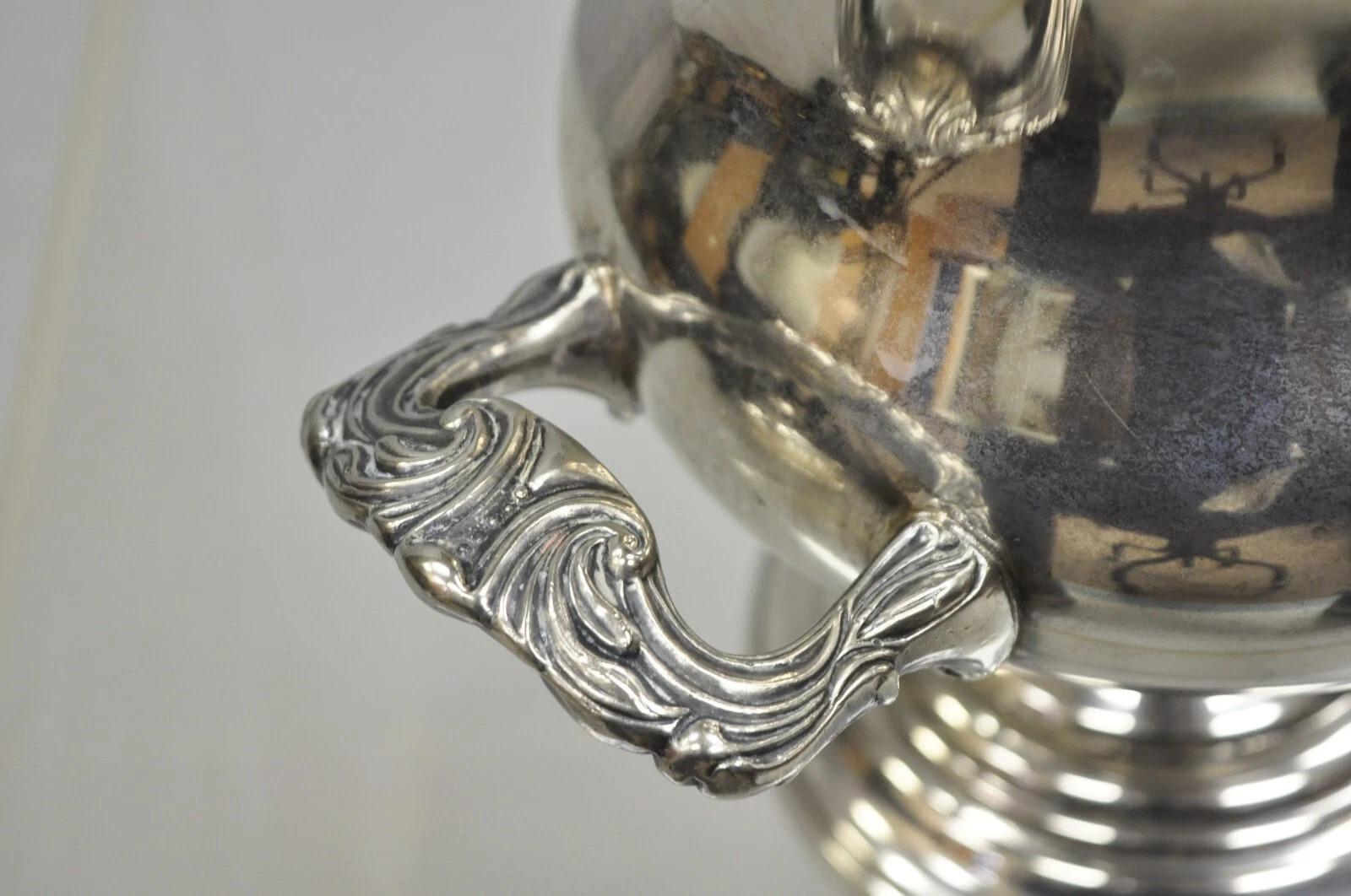 Sheridan Victorian Bulbous Silver Plated Champagne Chiller Wine Ice Bucket In Good Condition For Sale In Philadelphia, PA