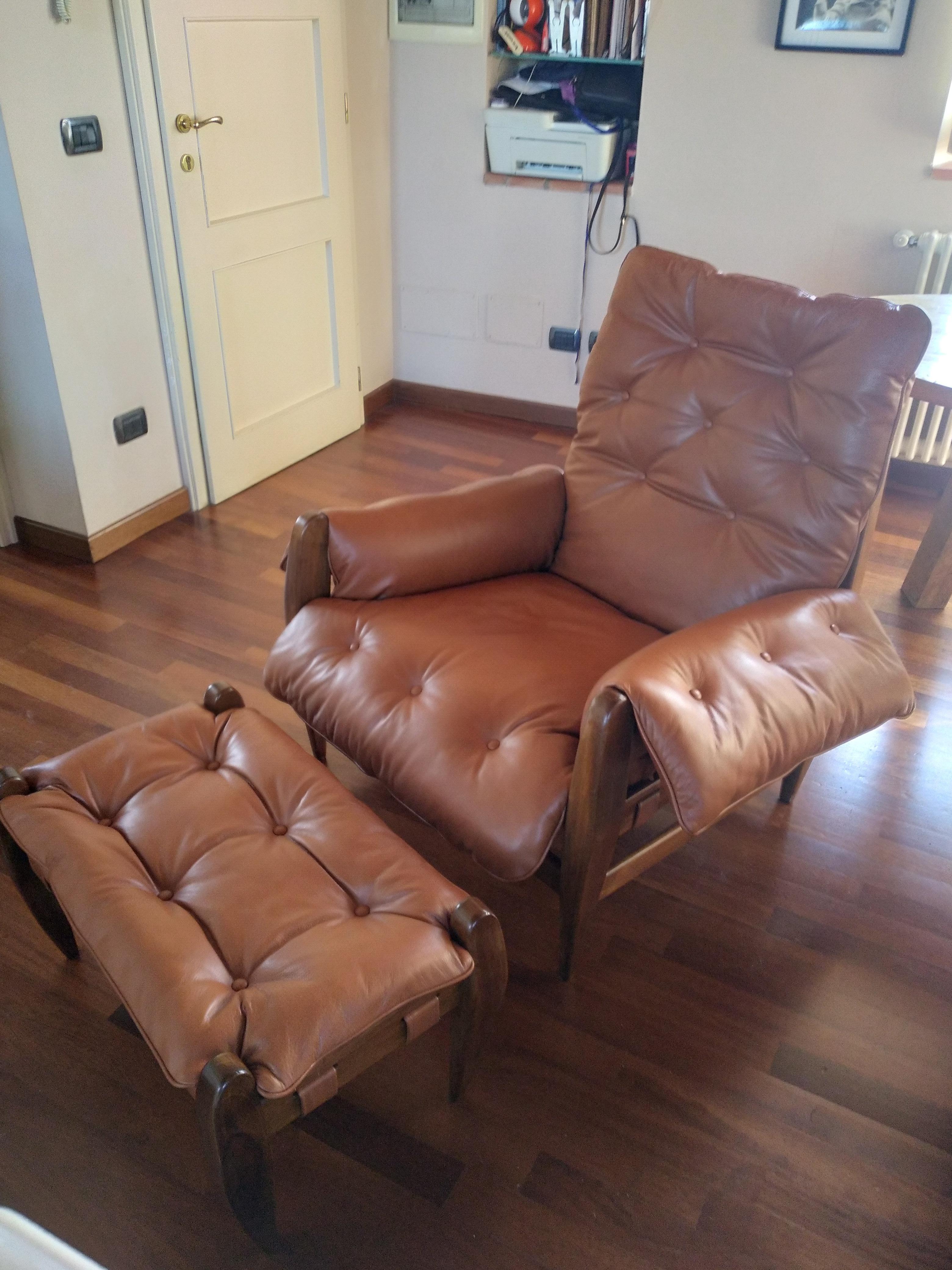 Alguacil Pelle Poltrona Molecola  e Ottomano di Sergio Rodrigues Brasile  1950 en venta 2