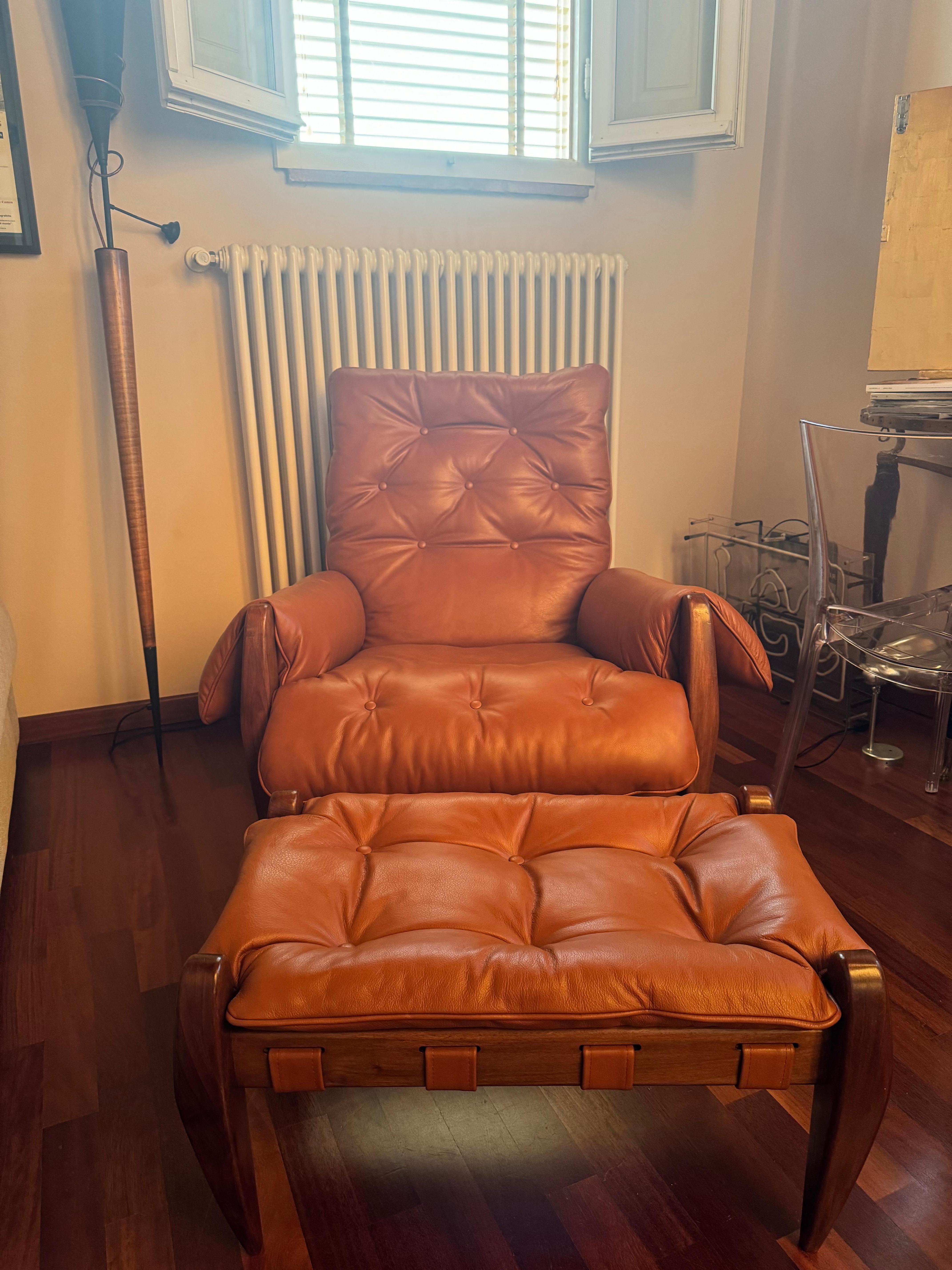Alguacil Pelle Poltrona Molecola  e Ottomano di Sergio Rodrigues Brasile  1950 en venta 4