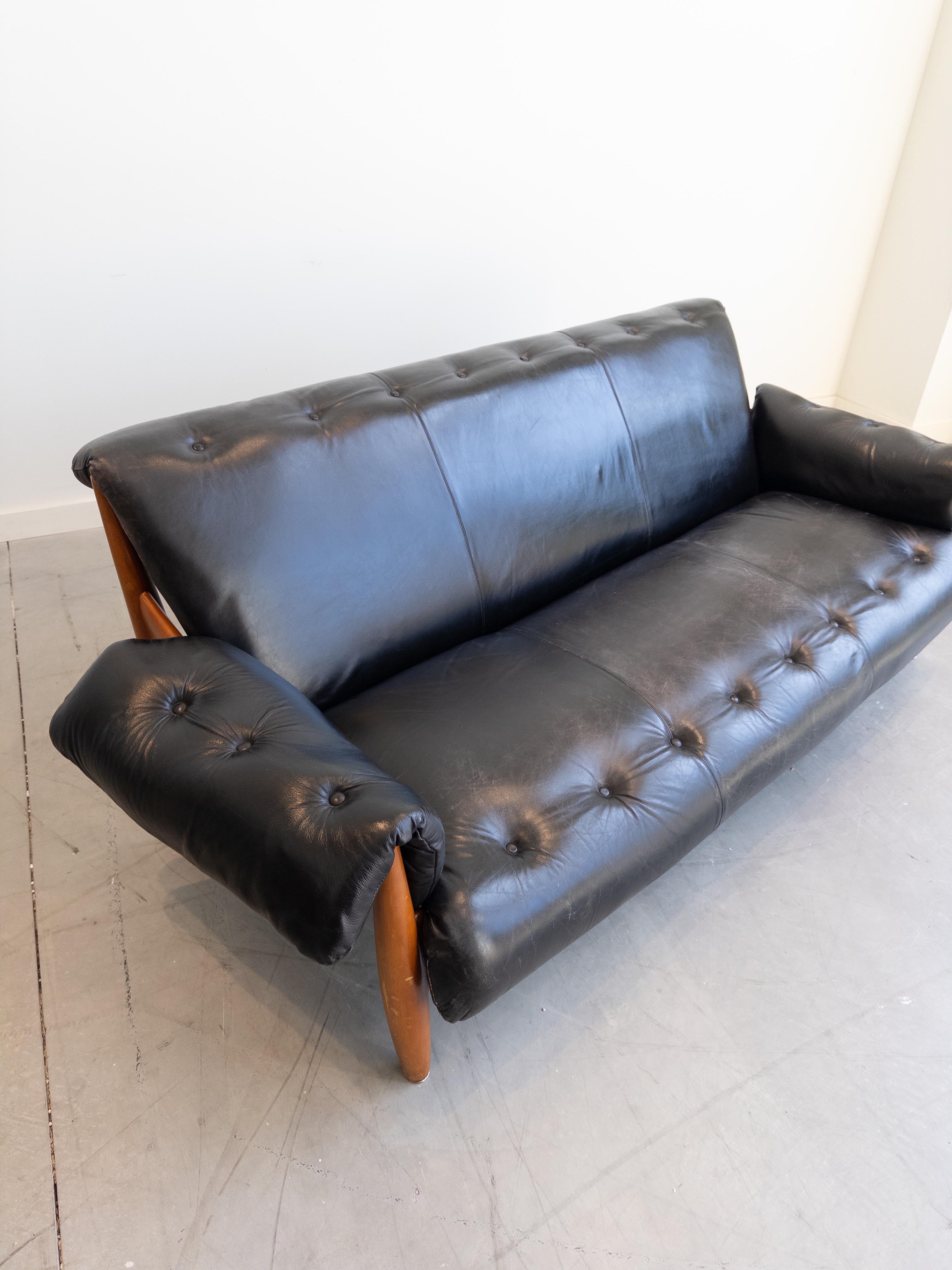 Sheriff-Sofa von Sergio Rodrigues für ISA Bergamo (Moderne der Mitte des Jahrhunderts) im Angebot