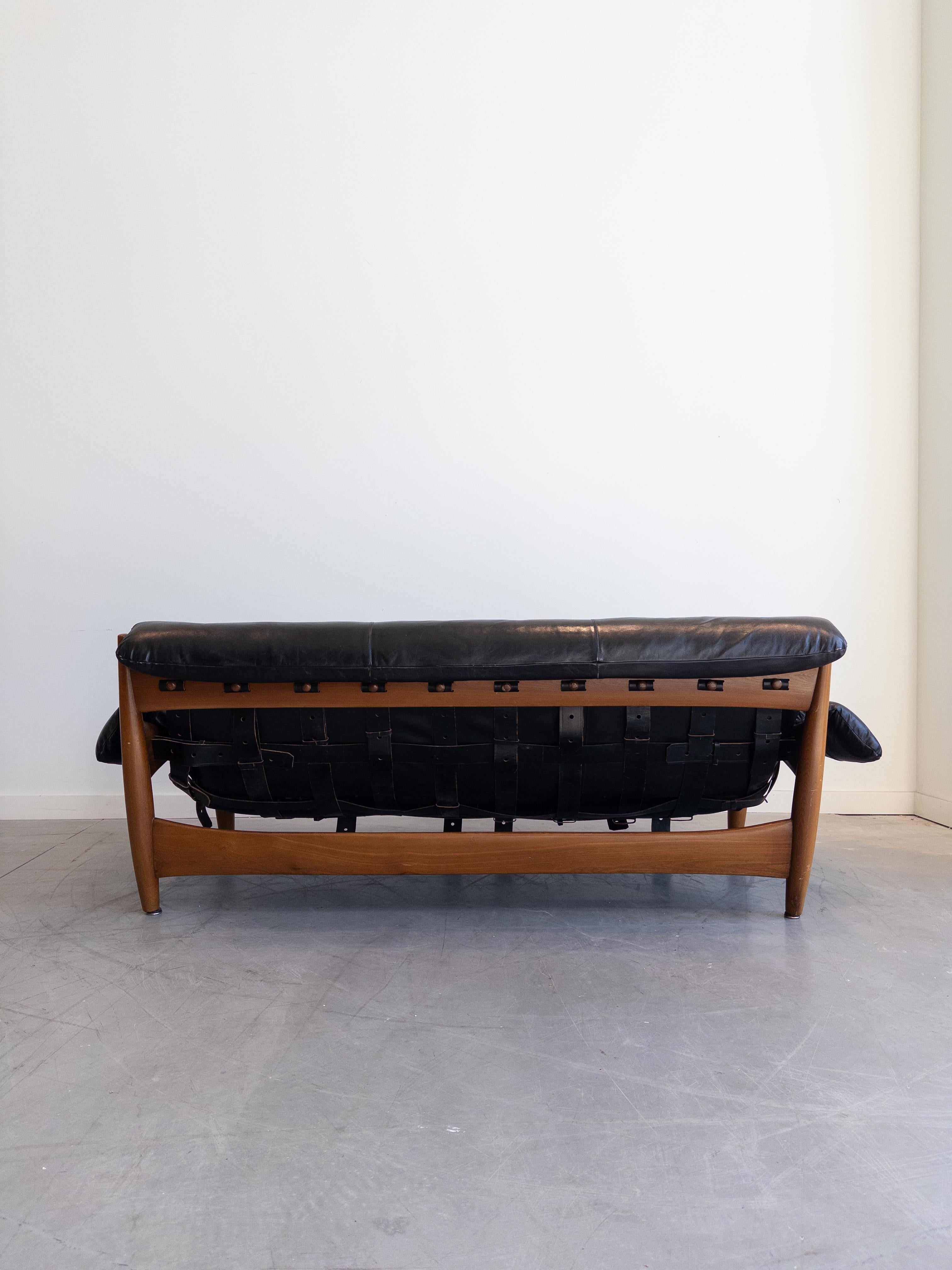 Sheriff-Sofa von Sergio Rodrigues für ISA Bergamo (Mitte des 20. Jahrhunderts) im Angebot