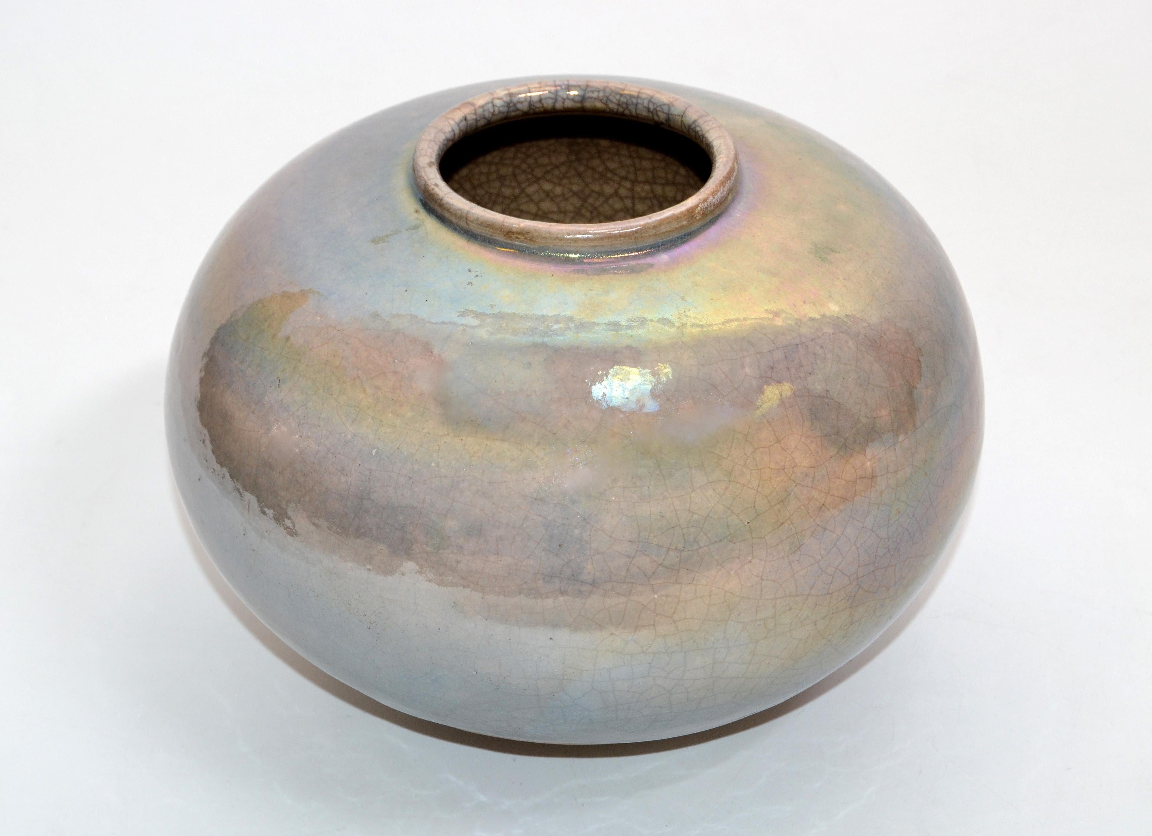 Contemporary earthenware handcrafted dove gray and blue with drip glaze bowl.
Signed by Artist at the base.
Pottery Art in superb craftsmanship.