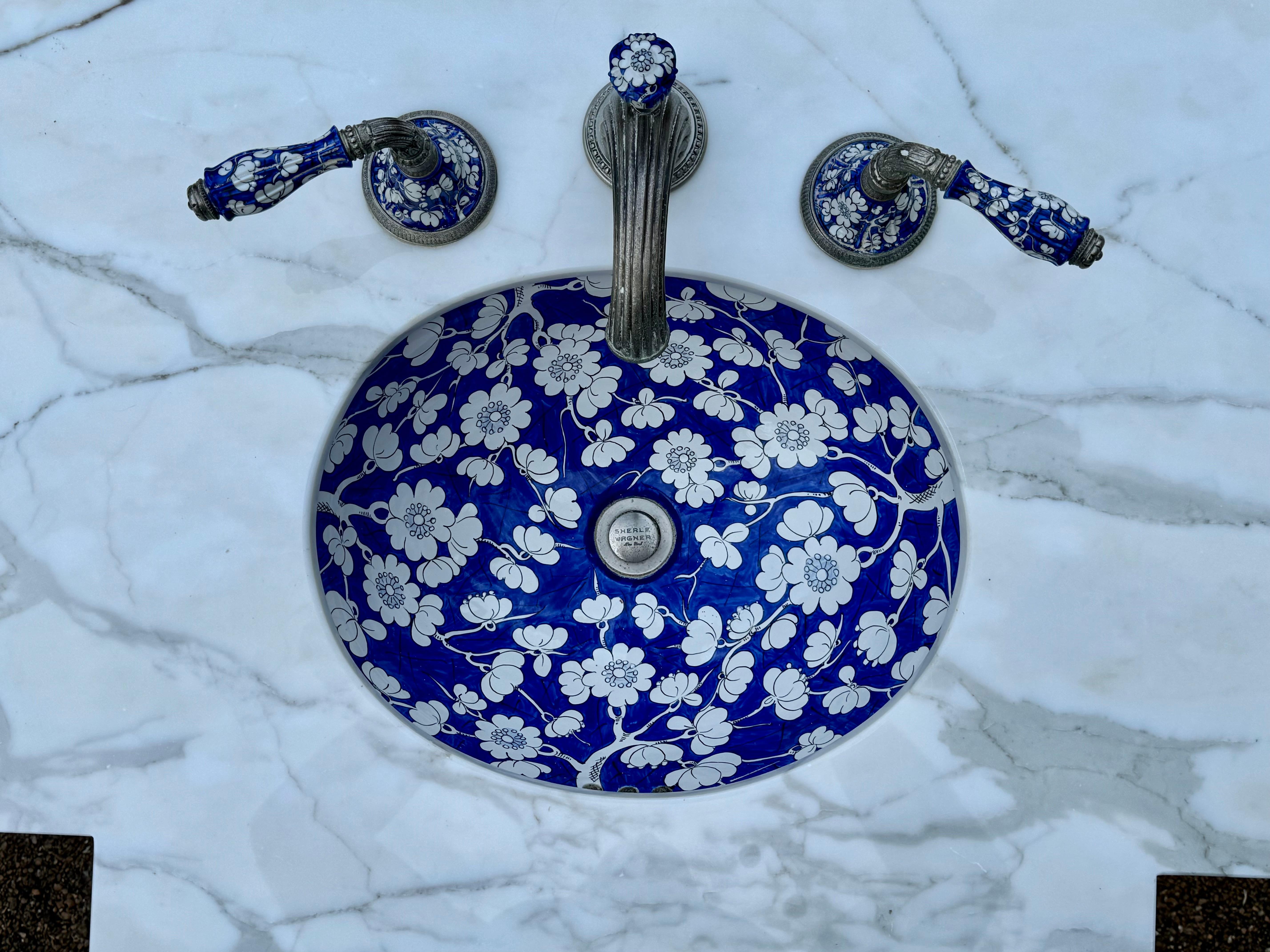 Sherle Wagner Chinoiserie Ming Flor azul Lavabo y grifo caño Italia en venta 3