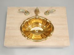 Sherle Wagner ensemble de Fauteuils de salle de bains Empire dorés montés sur un plateau en pierre de travertin