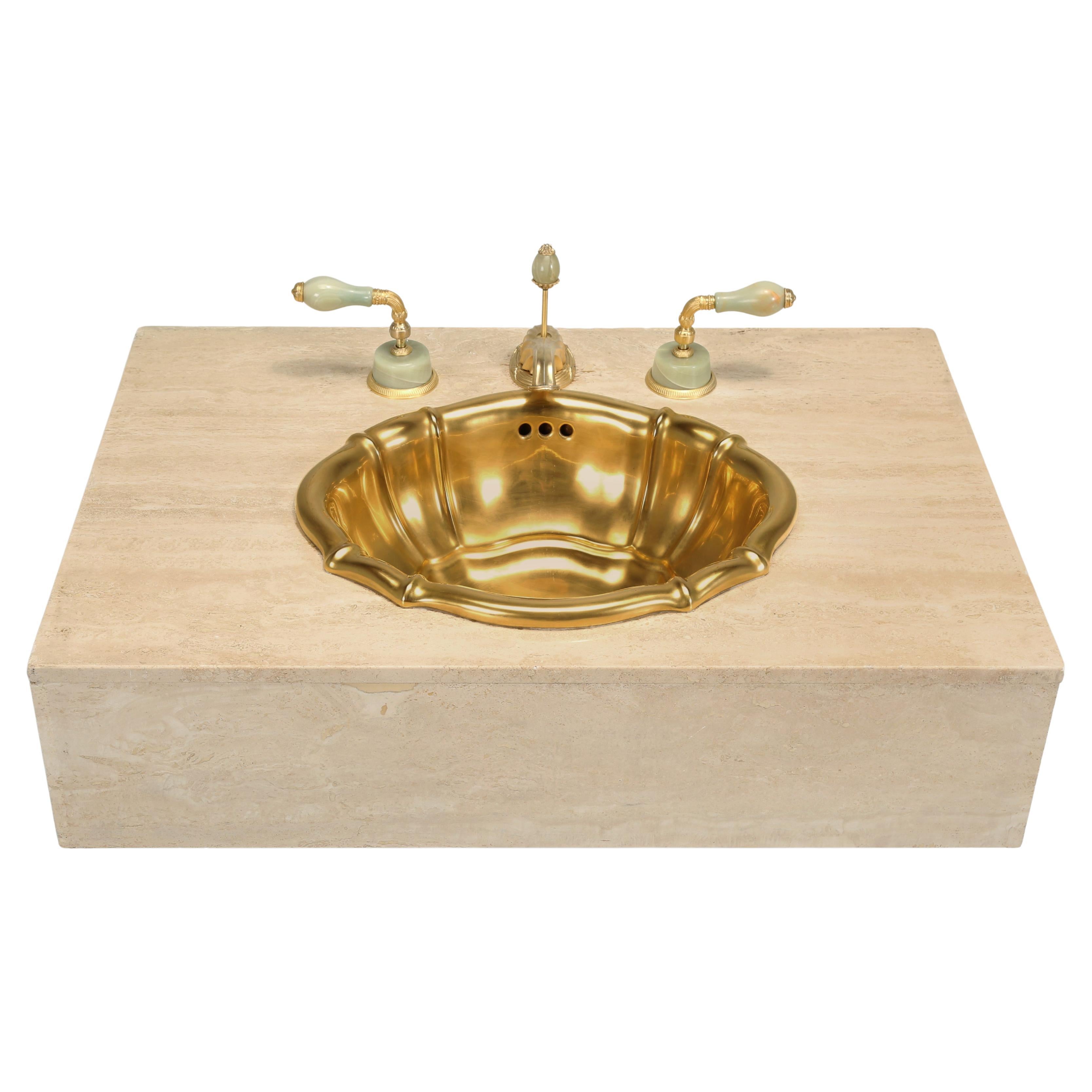 Are there standard sizes for bathroom sinks?